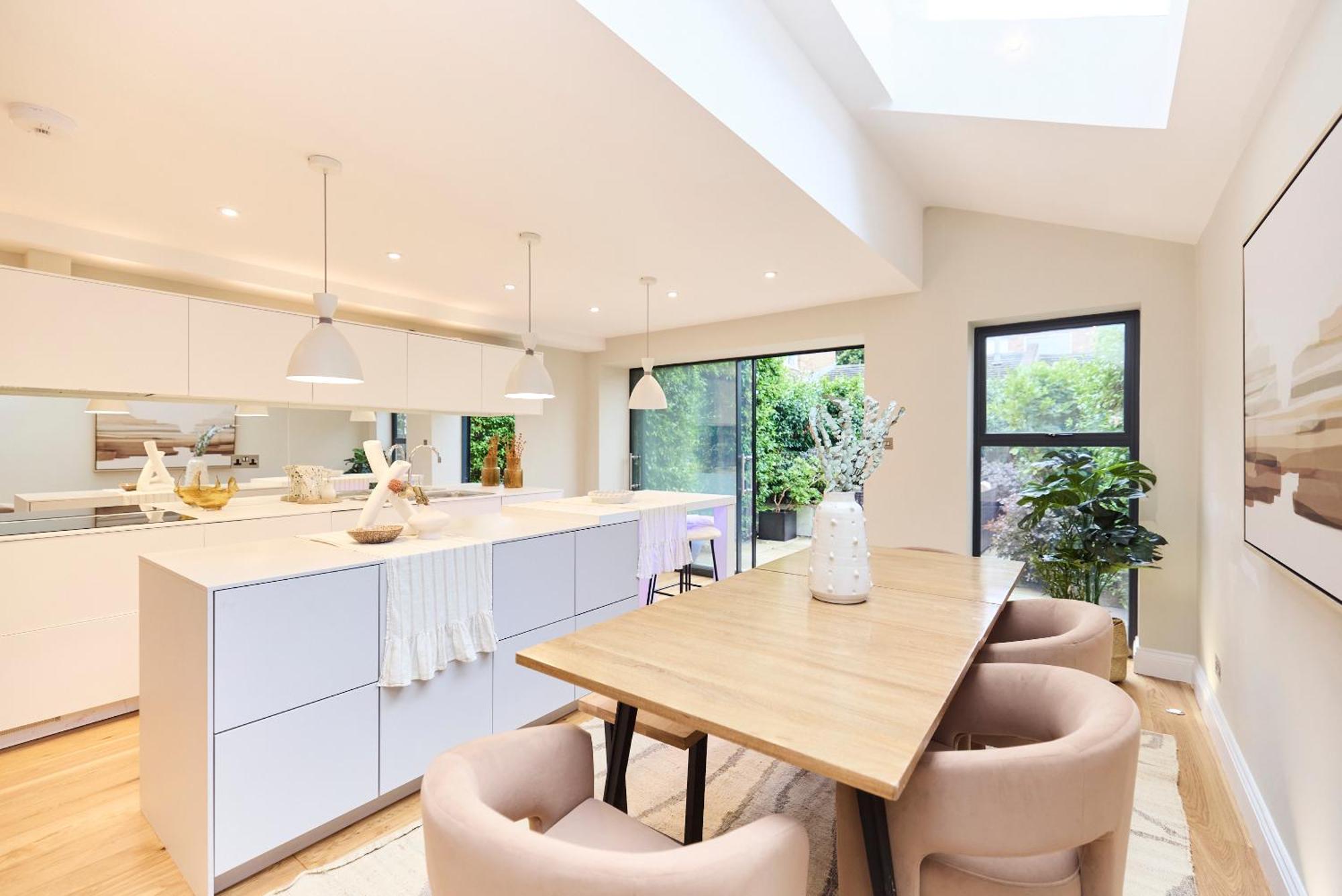 The Latimer Wonder - Stunning 5bdr House With Garden Apartment