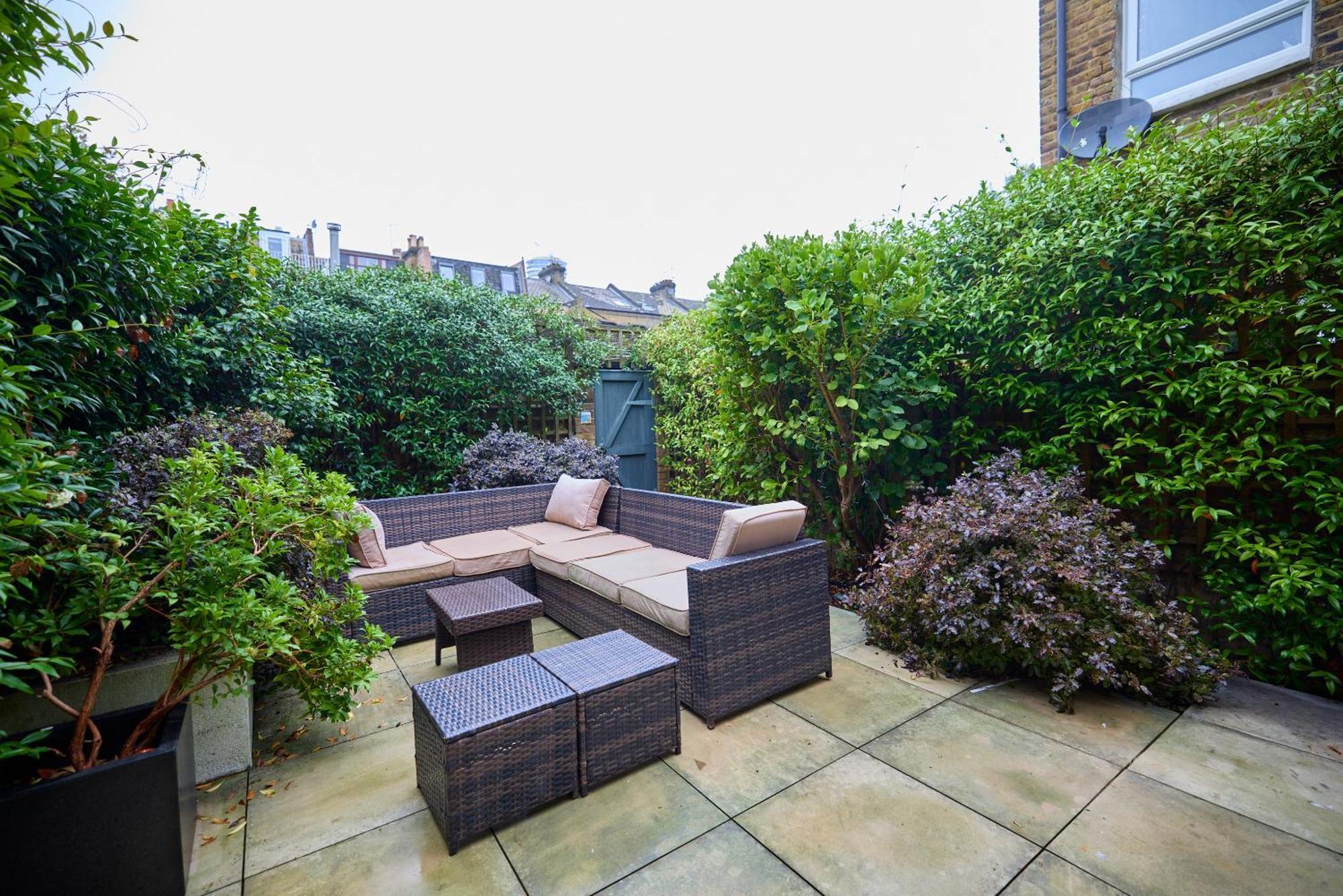 The Latimer Wonder - Stunning 5bdr House With Garden Apartment London