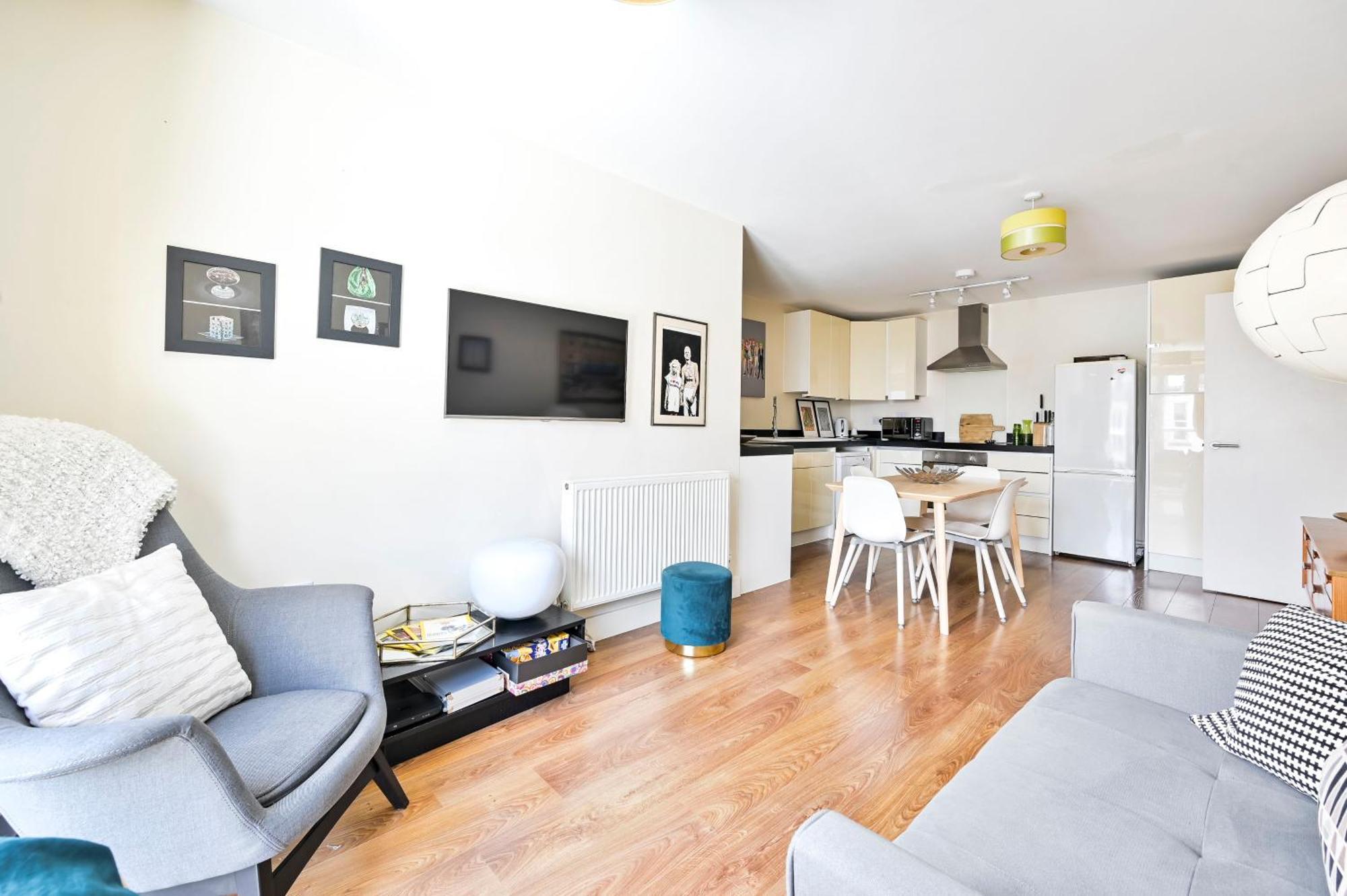 2 Bed Flat Next Old Street Tube * Londen