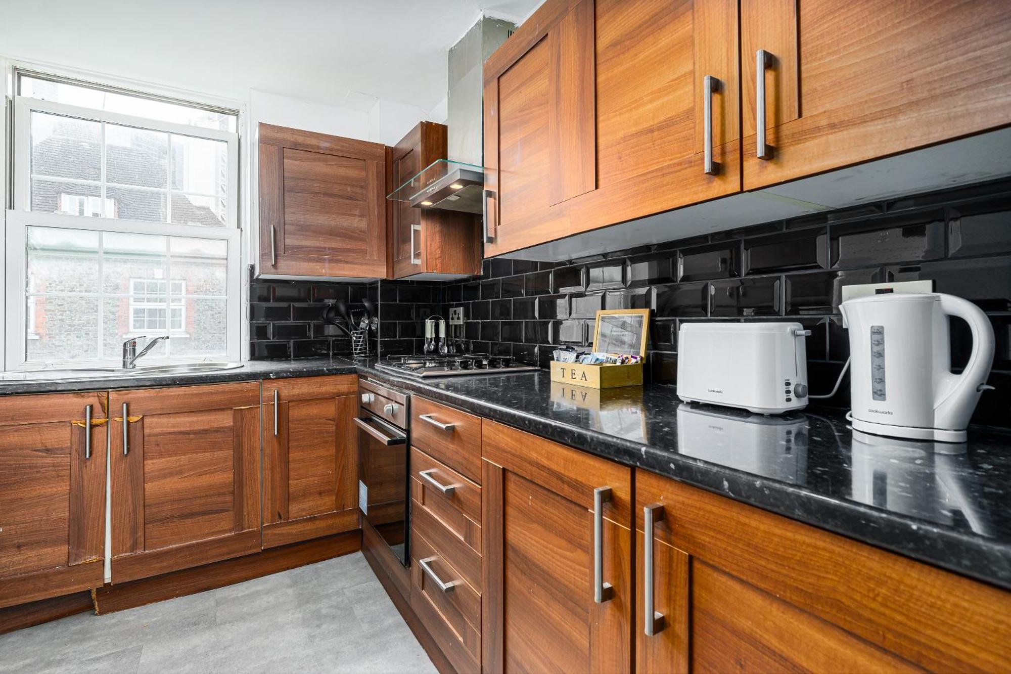 Aldgate Flats Apartment