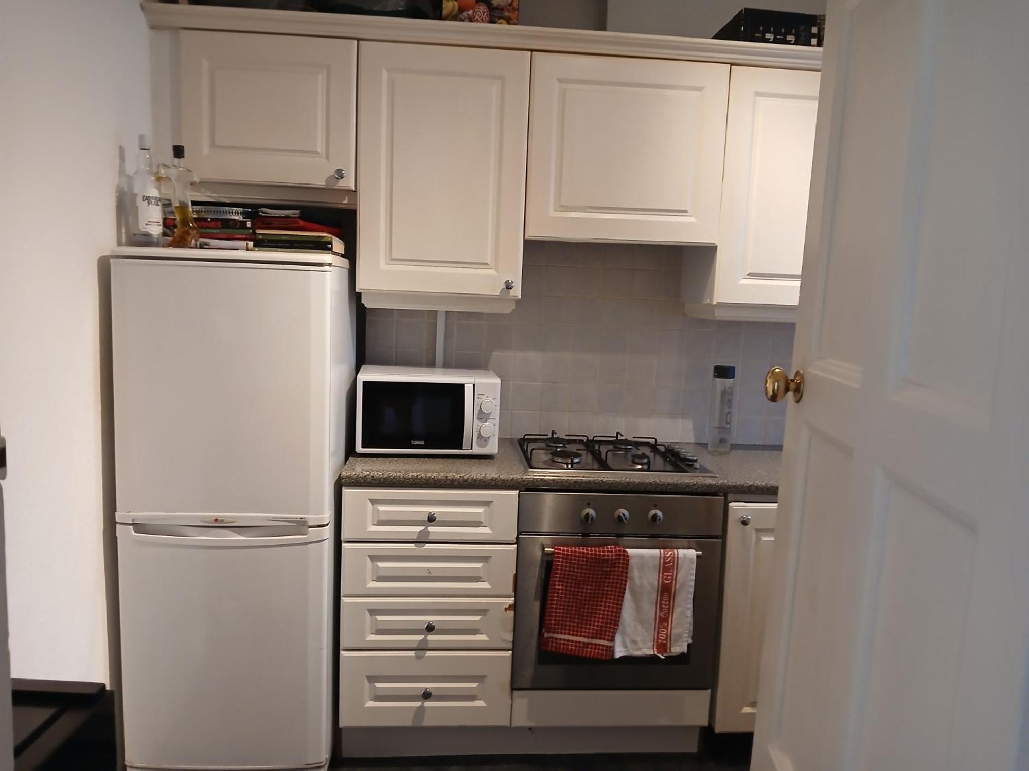 Sunny And Spacious Flat In Nw3 Appartement Londen