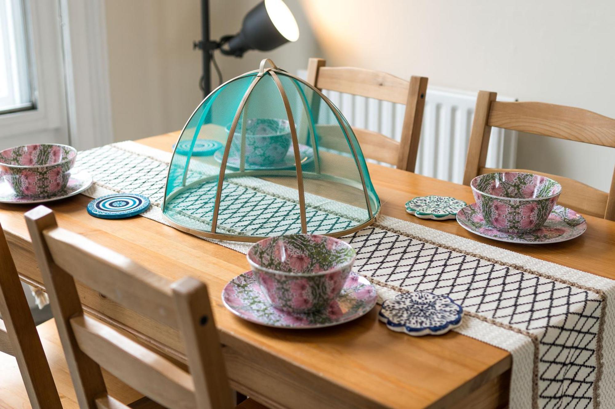 Victorian Garden Retreat: Hyde Park Elegance Apartment *