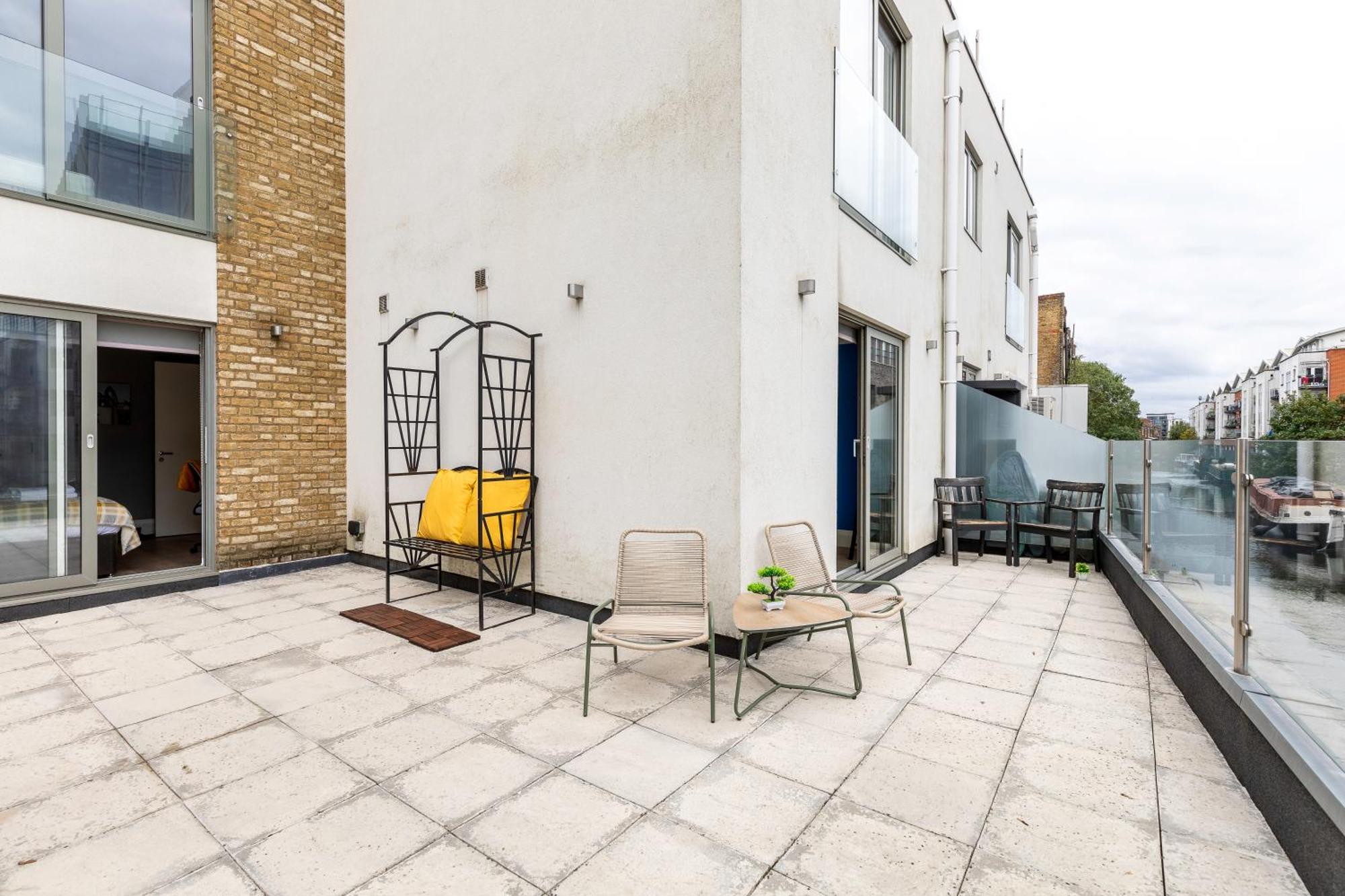 Luxury Notting Hill On Canal In Of Westminster Trendy Massive Apartment London