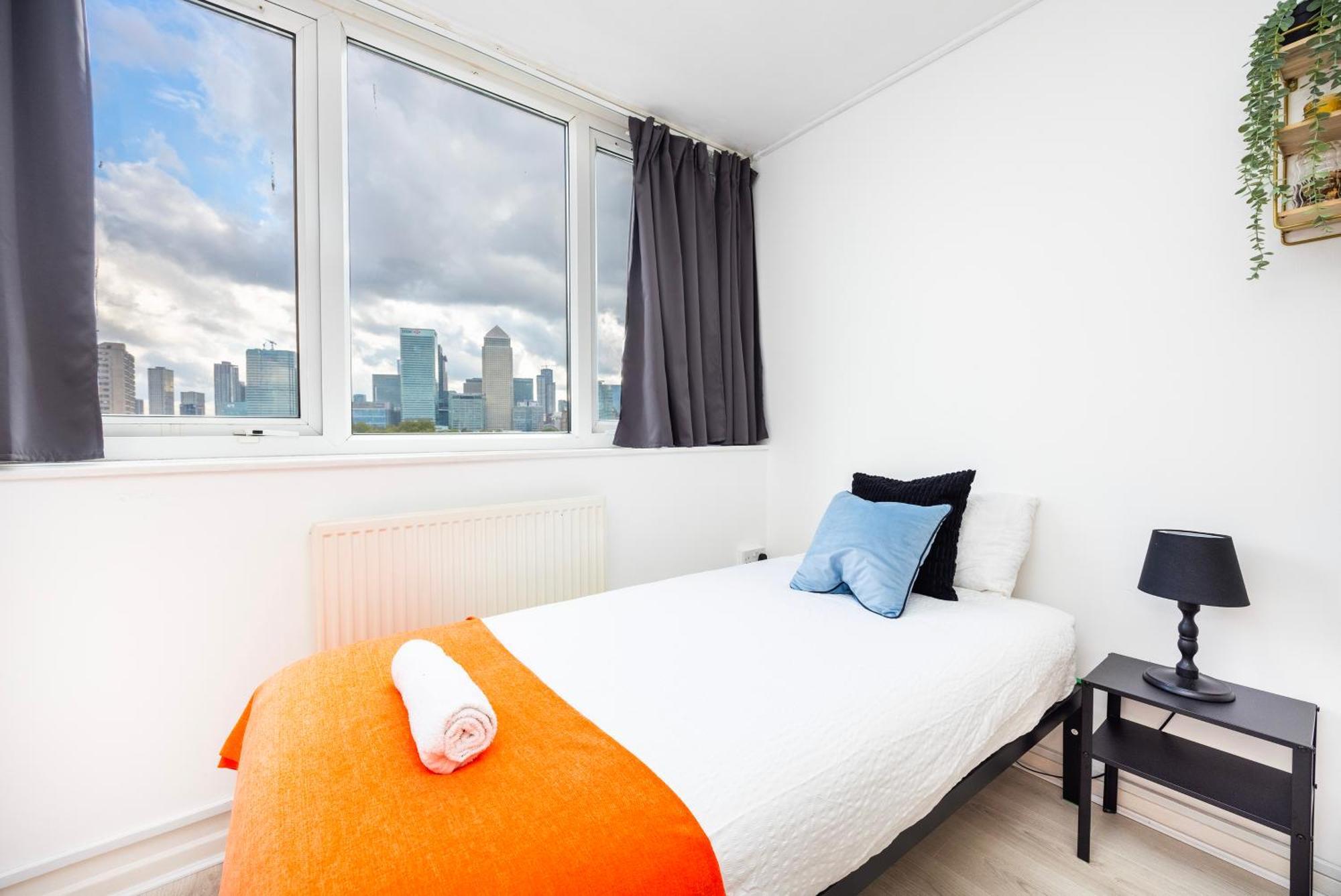 Poplar - Sleep 4-5 - Ideal For Business Travellers & Contractors - Near Canary Wharf And Dlr Station - Parking Tickets Available On Request Londen