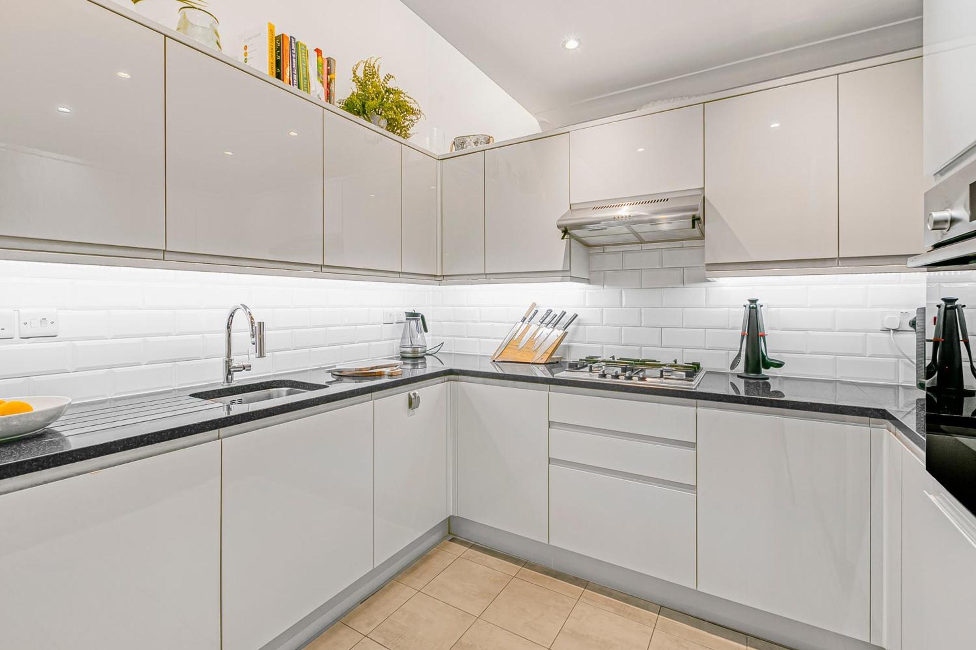 4 Bedroom House With Gym - Behind V&a Museum London