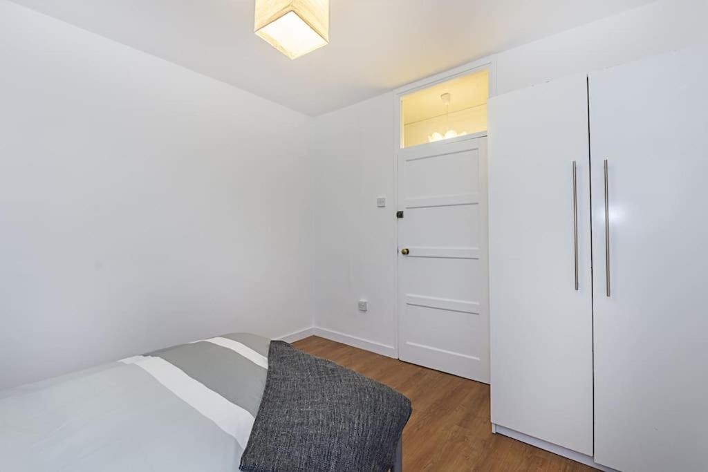 Stylish 3-bed In Clerkenwell Within Walking Distance To Tube Stations *