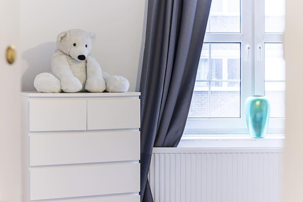 Apartment Stylish 3-bed In Clerkenwell Within Walking Distance To Tube Stations London
