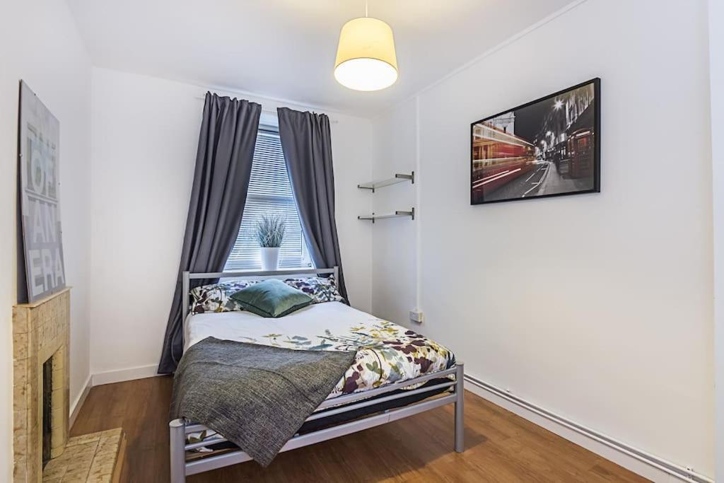 Stylish 3-bed In Clerkenwell Within Walking Distance To Tube Stations *