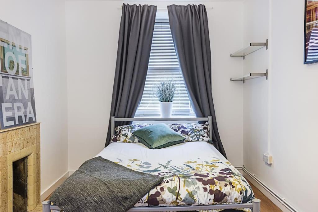 Stylish 3-bed In Clerkenwell Within Walking Distance To Tube Stations * London