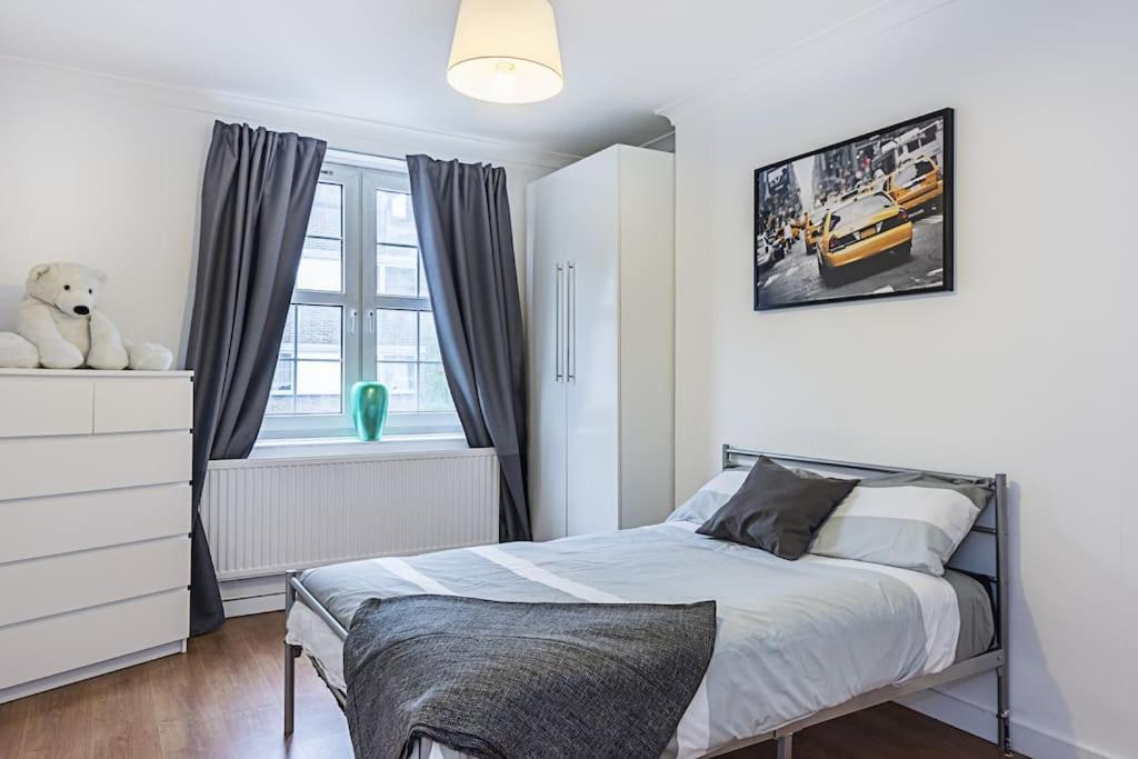 Stylish 3-bed In Clerkenwell Within Walking Distance To Tube Stations Apartment *