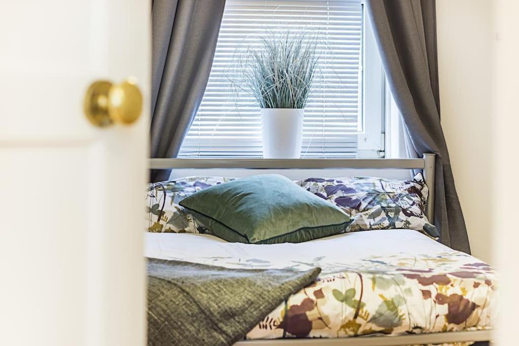Stylish 3-bed In Clerkenwell Within Walking Distance To Tube Stations Apartment London