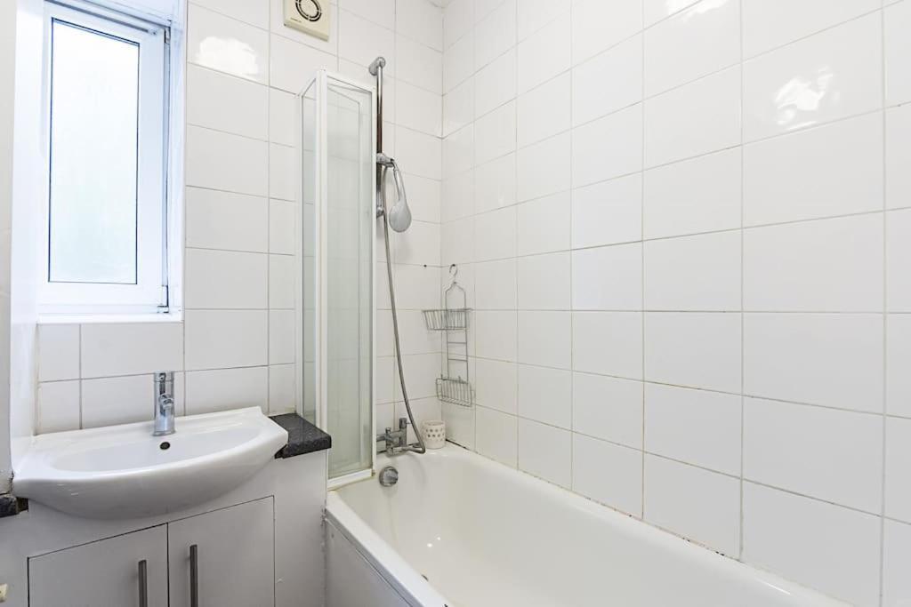 Stylish 3-bed In Clerkenwell Within Walking Distance To Tube Stations London