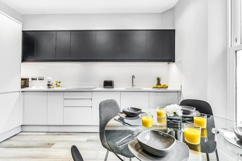 Lux Abbey Road Sleeps Up To 7 Apartment