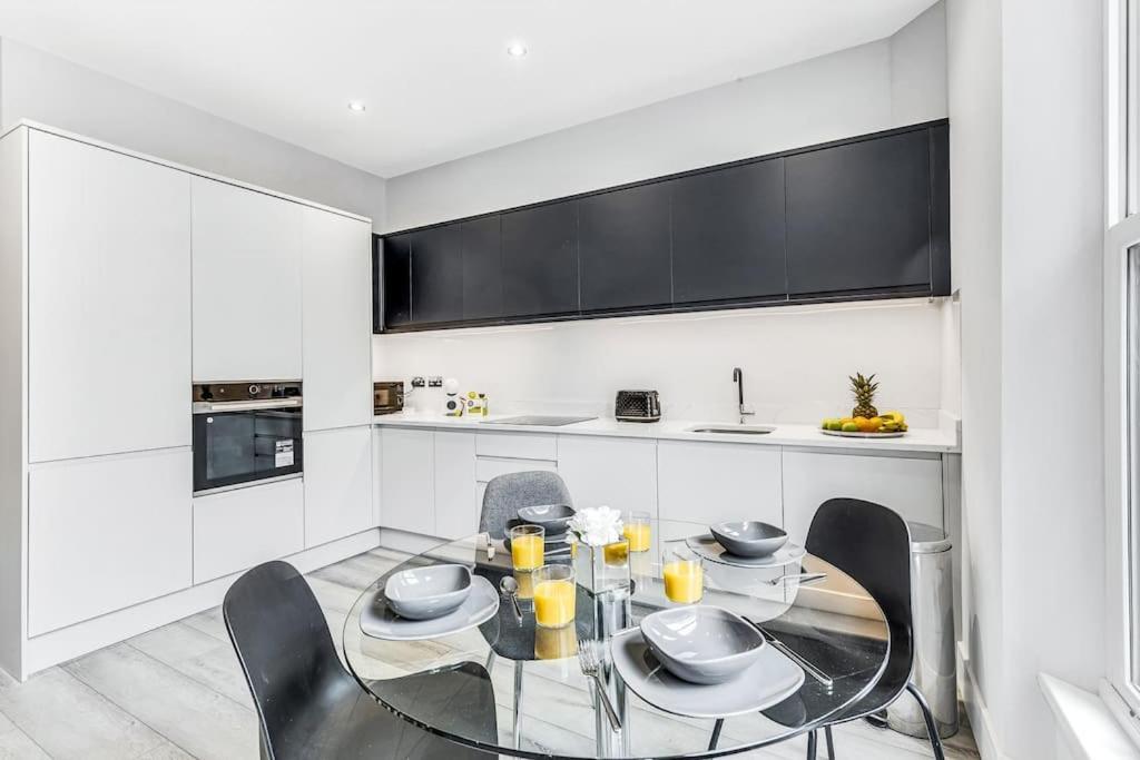 Apartment Lux Abbey Road Sleeps Up To 7 *