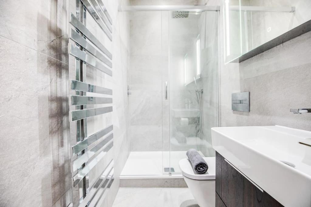 Lux Abbey Road Sleeps Up To 7 Apartment London