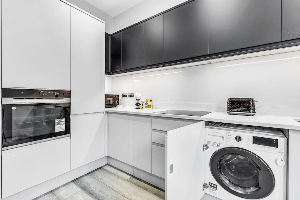 Apartment Lux Abbey Road Sleeps Up To 7 *