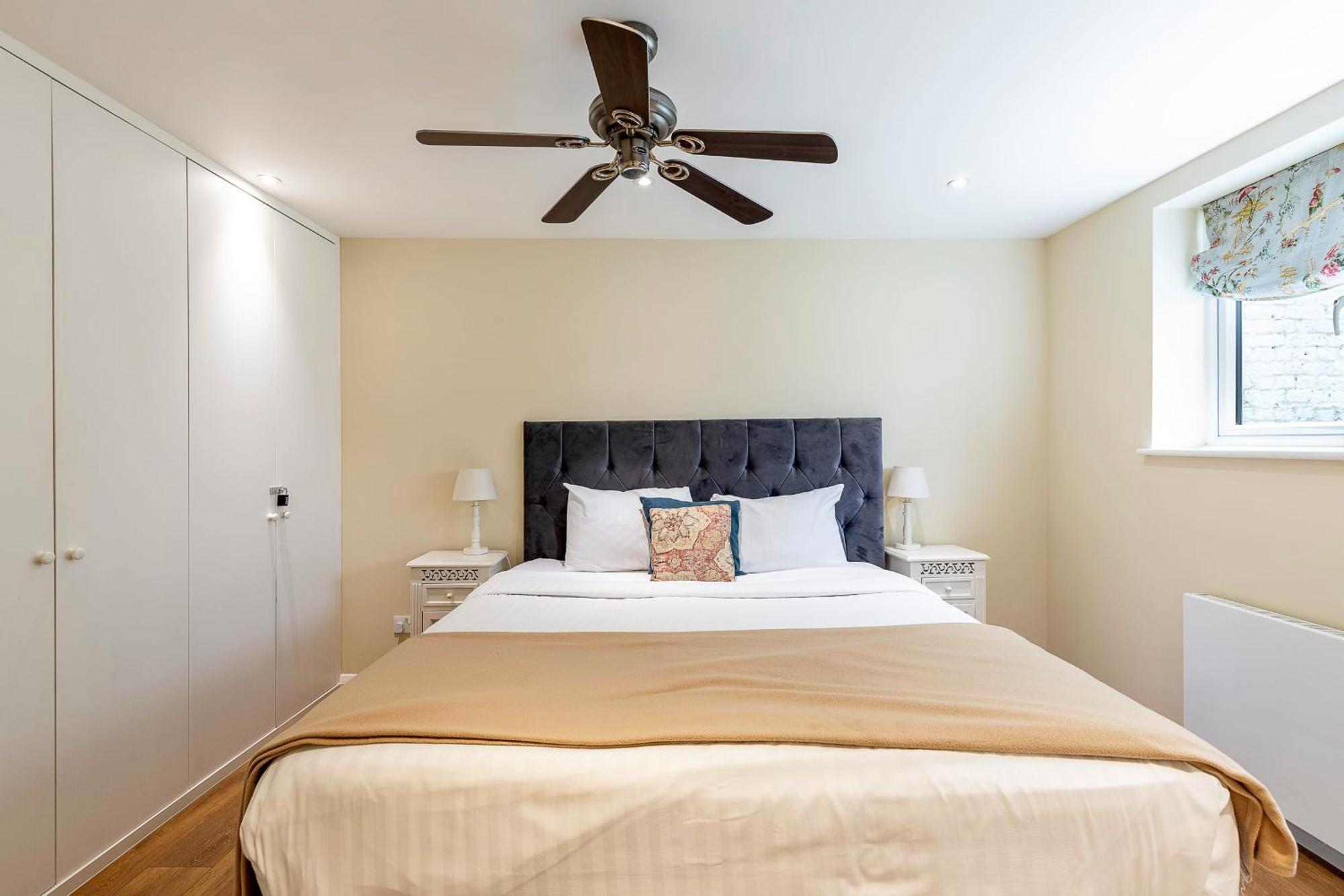 Apartment Elegant Two Bedroom Flat In Redcliffe Gardens *