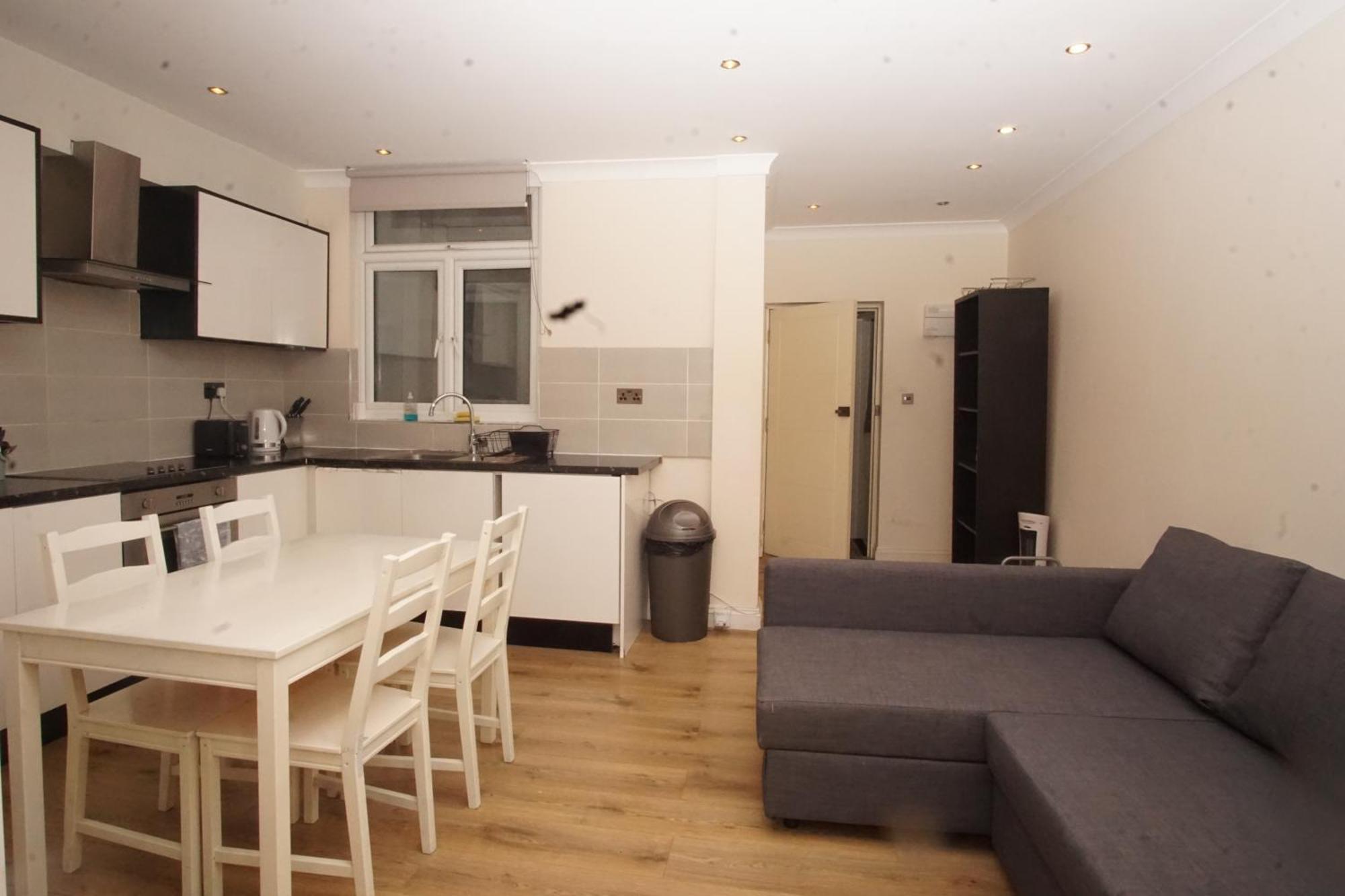Evergreen Apartments- Flat 2