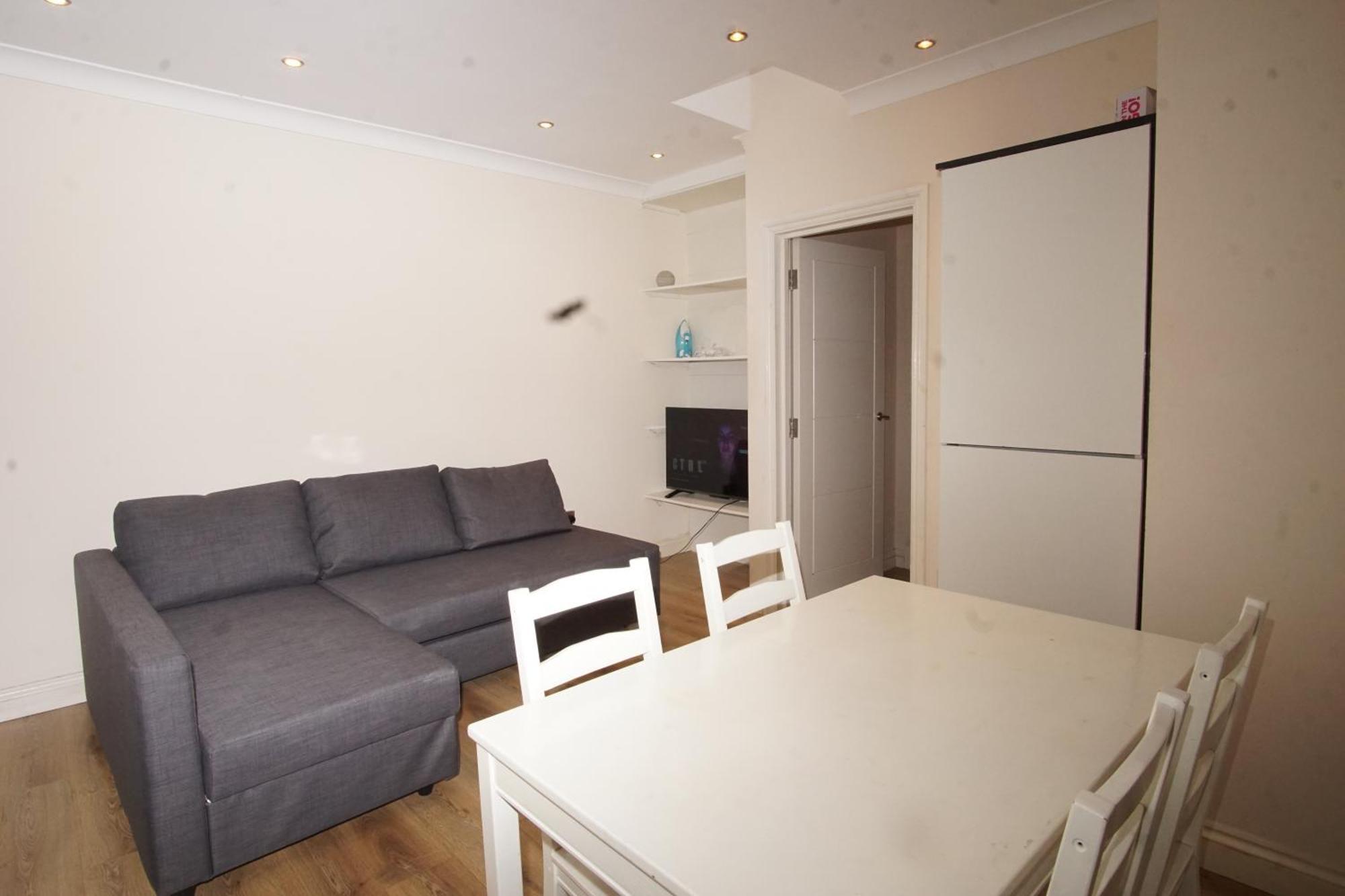 Evergreen Apartments- Flat 2 Apartment London