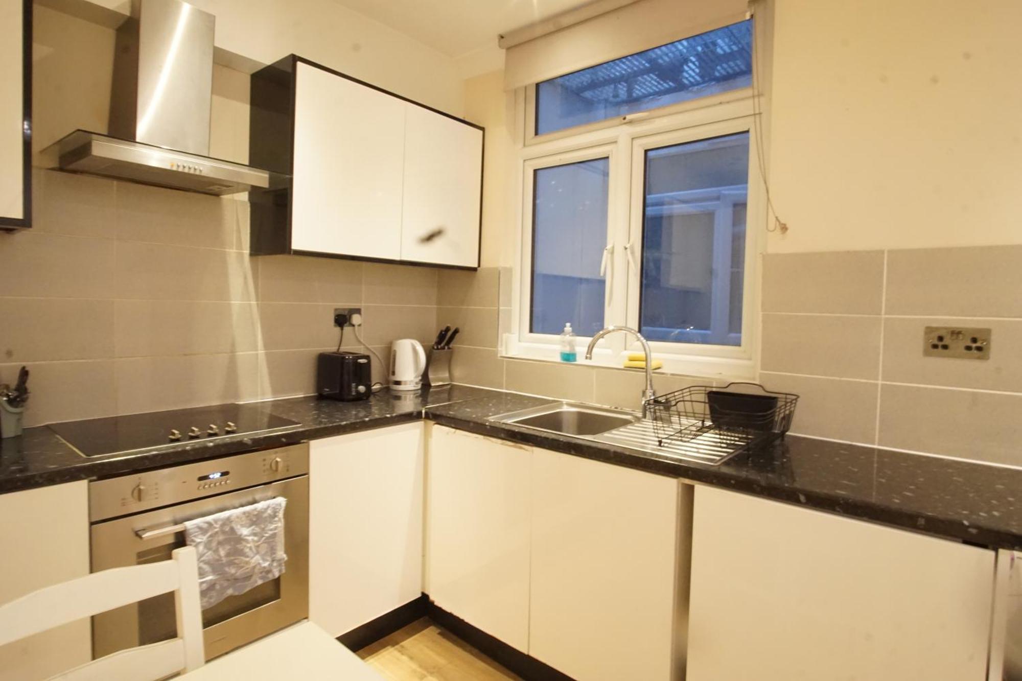 Evergreen Apartments- Flat 2 London