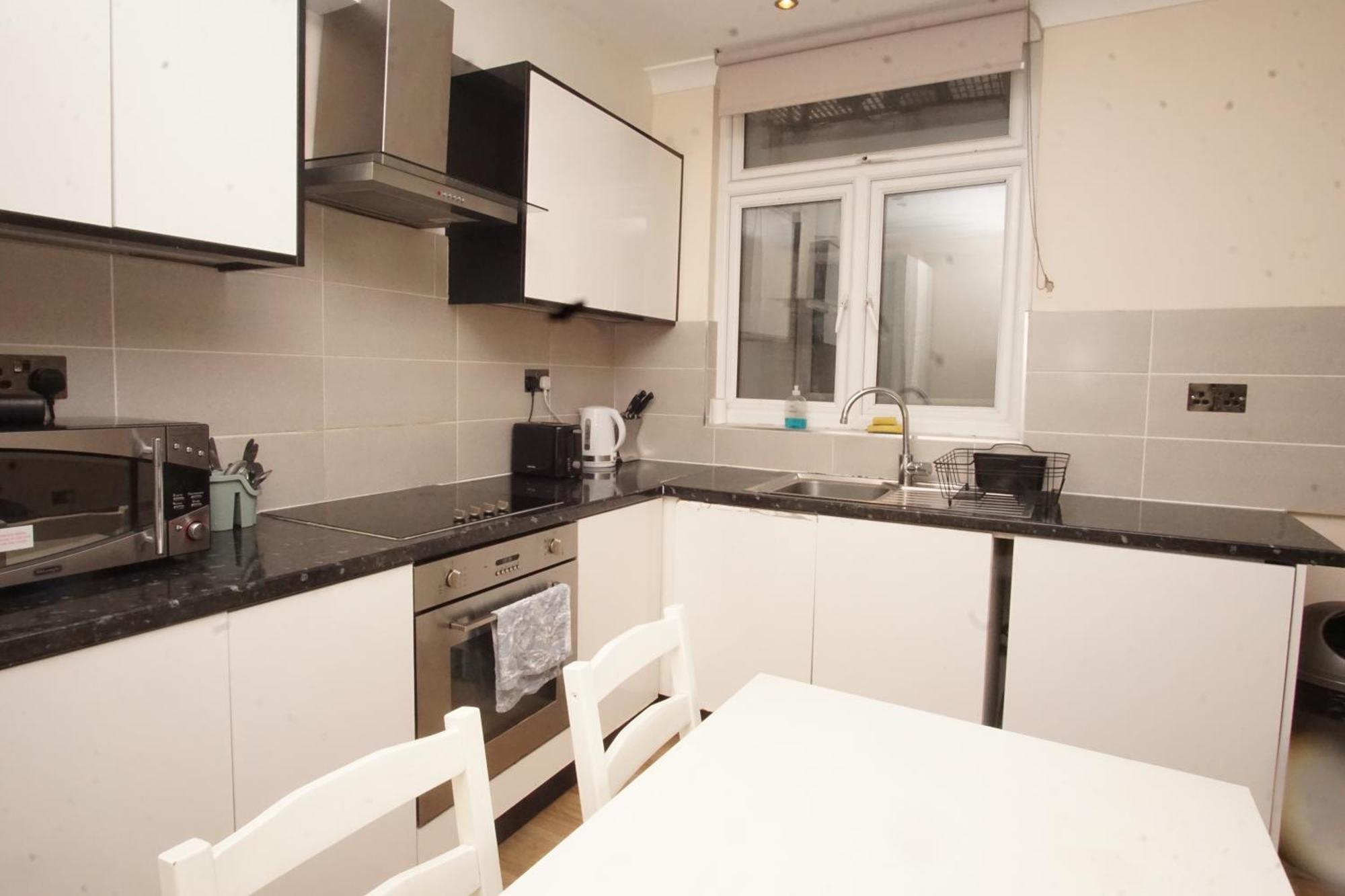 Evergreen Apartments- Flat 2 Apartment