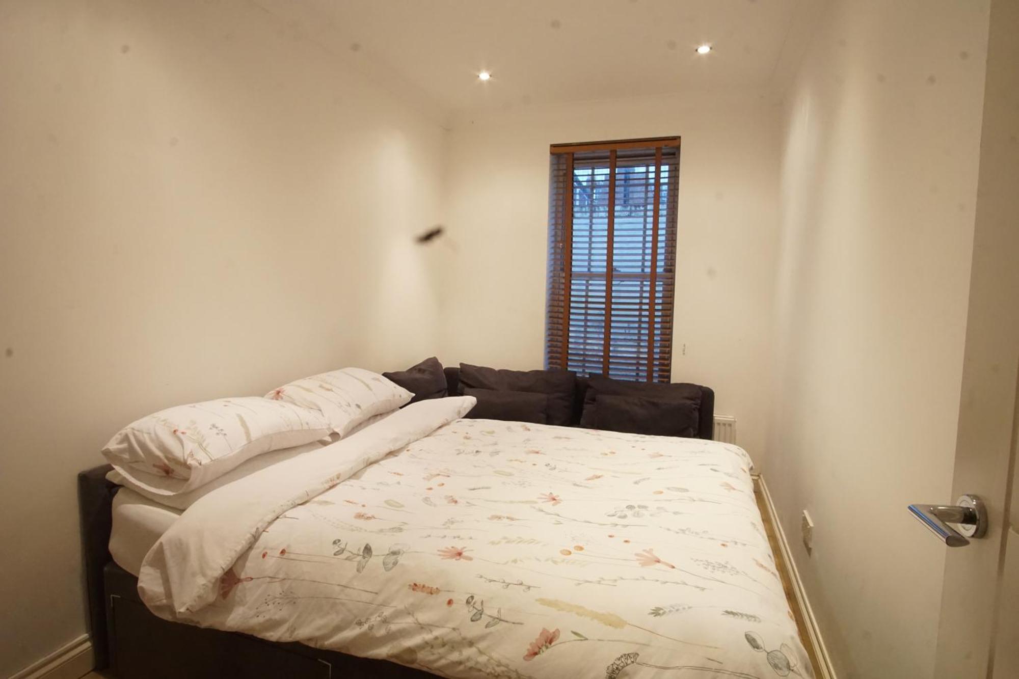 Evergreen Apartments- Flat 2 Apartment *