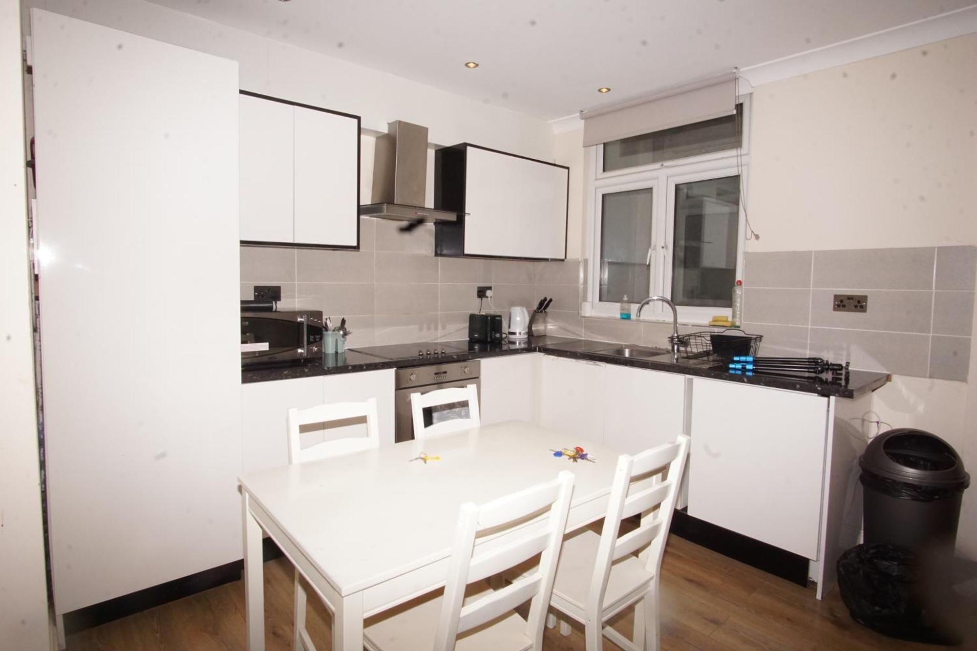 Evergreen Apartments- Flat 2 Apartment London