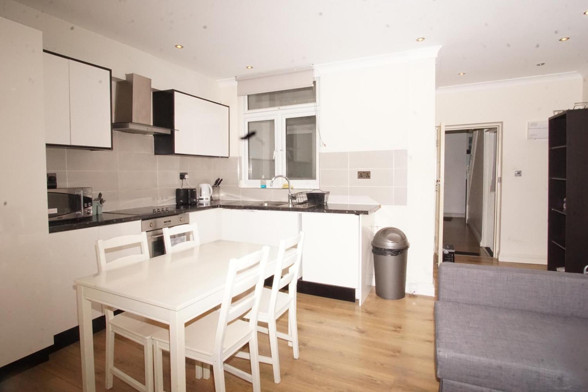 Evergreen Apartments- Flat 2