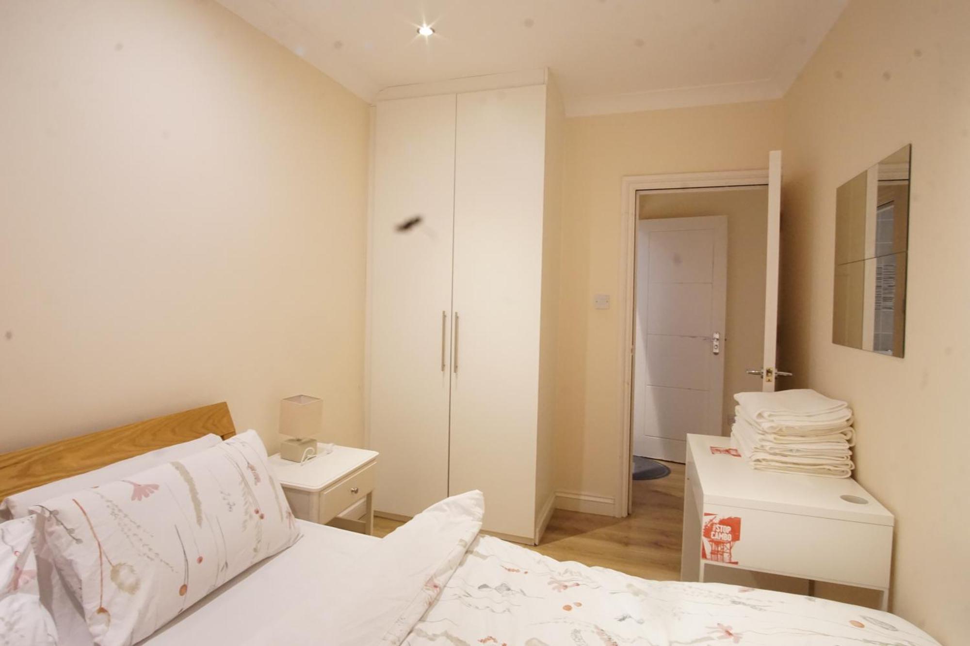 Evergreen Apartments- Flat 2 * London