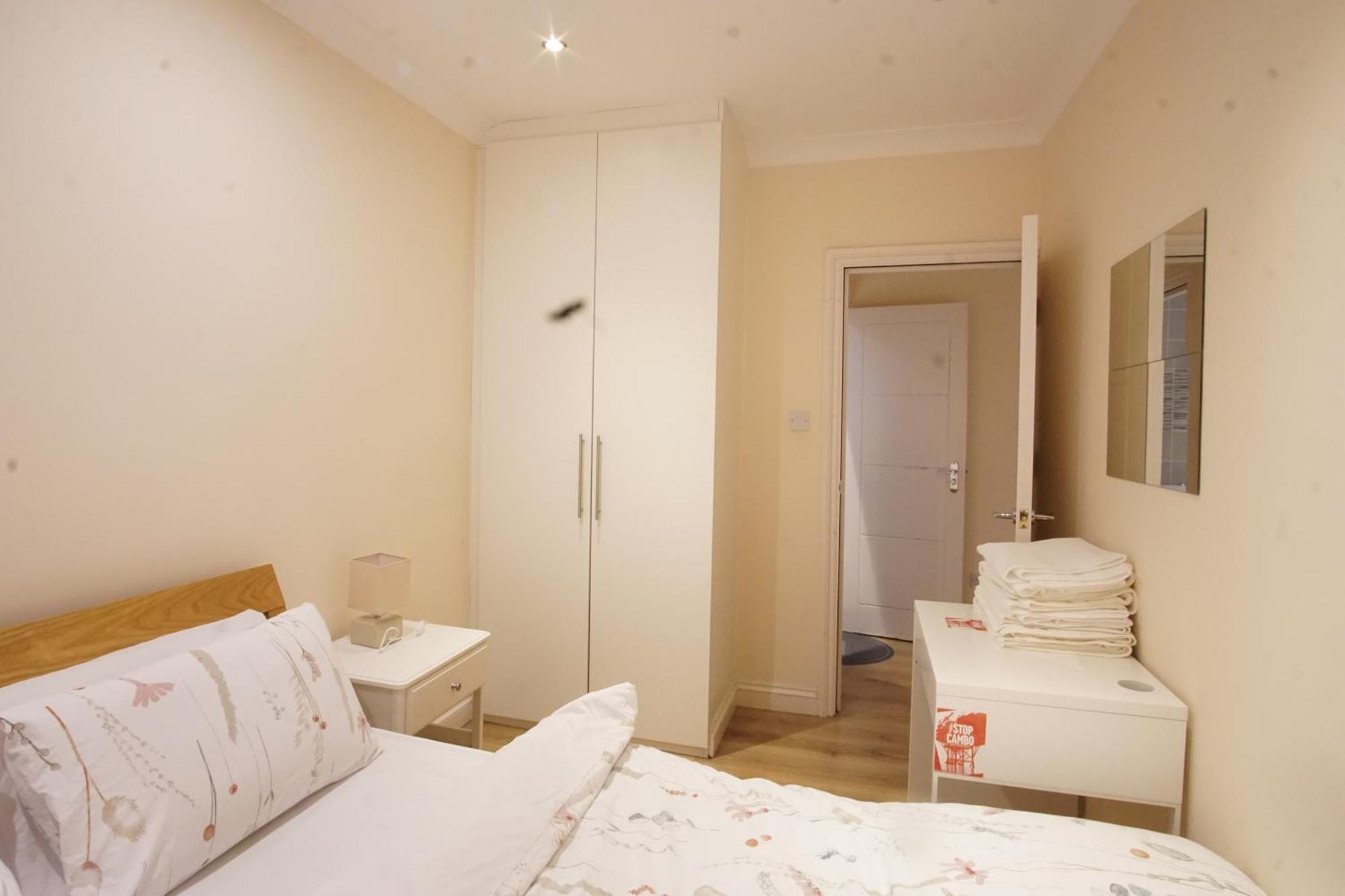 Evergreen Apartments- Flat 2 Apartment *