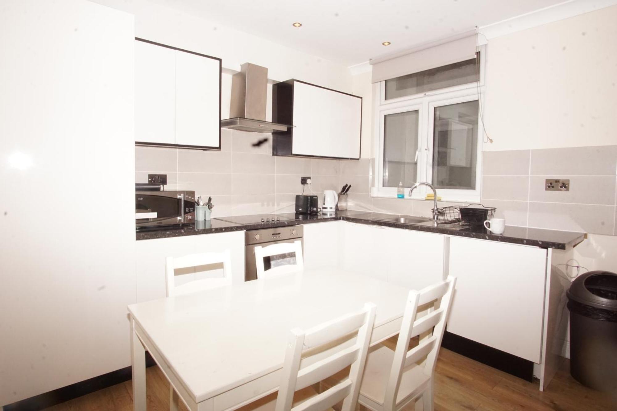 Apartment Evergreen Apartments- Flat 2 *