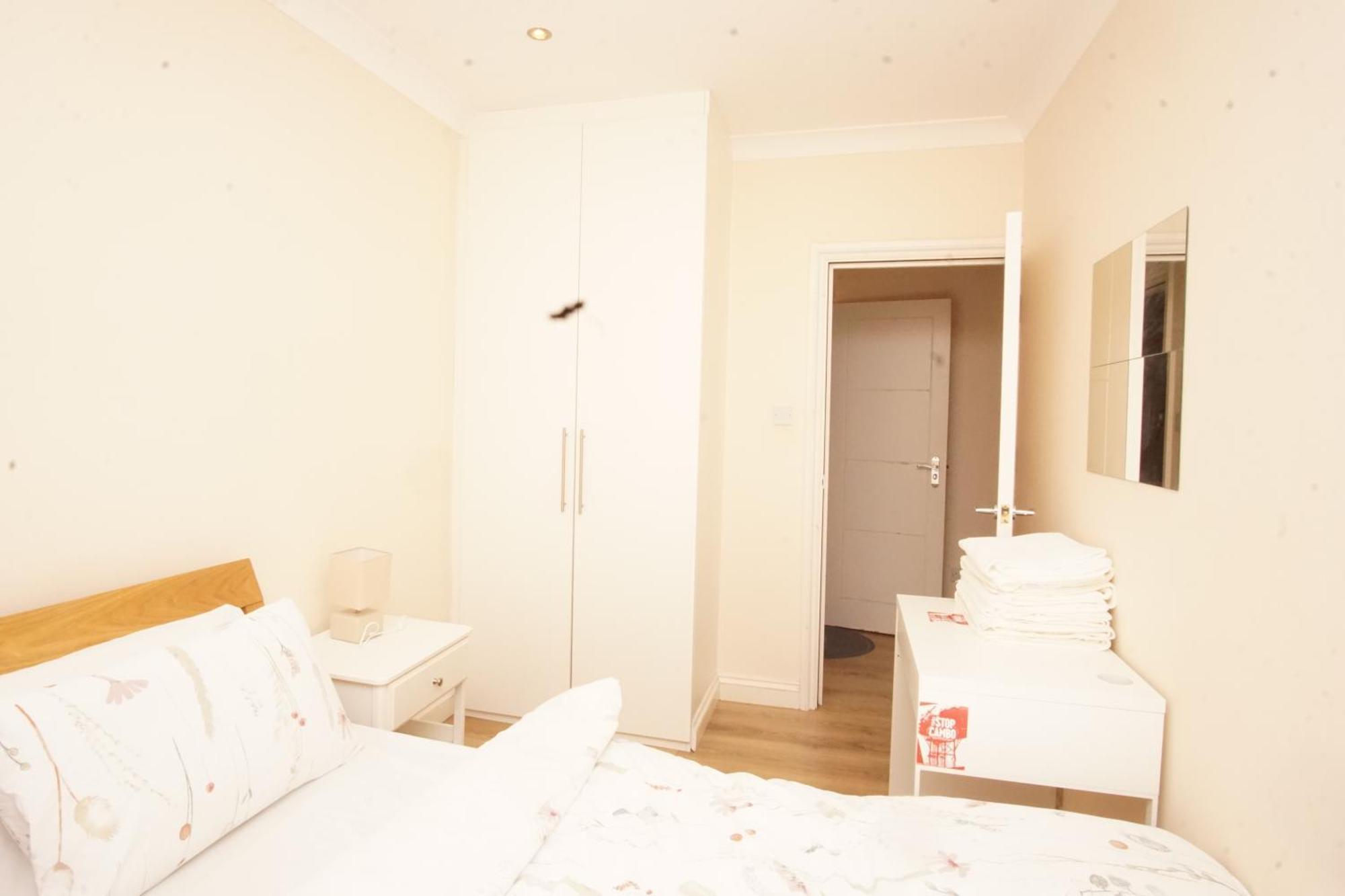 Evergreen Apartments- Flat 2 Apartment
