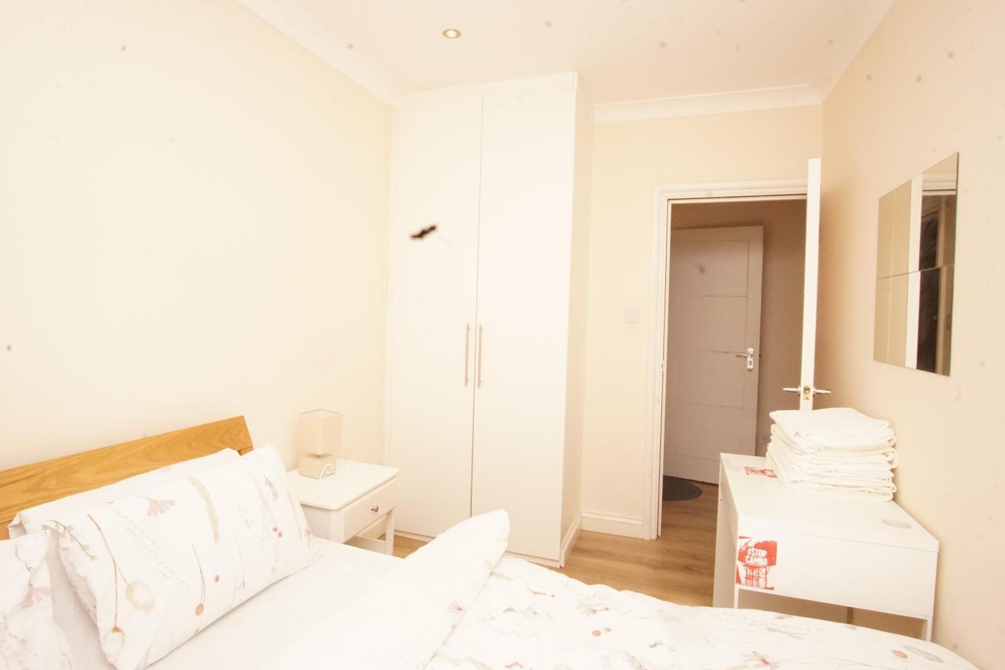 Evergreen Apartments- Flat 2 Apartment *