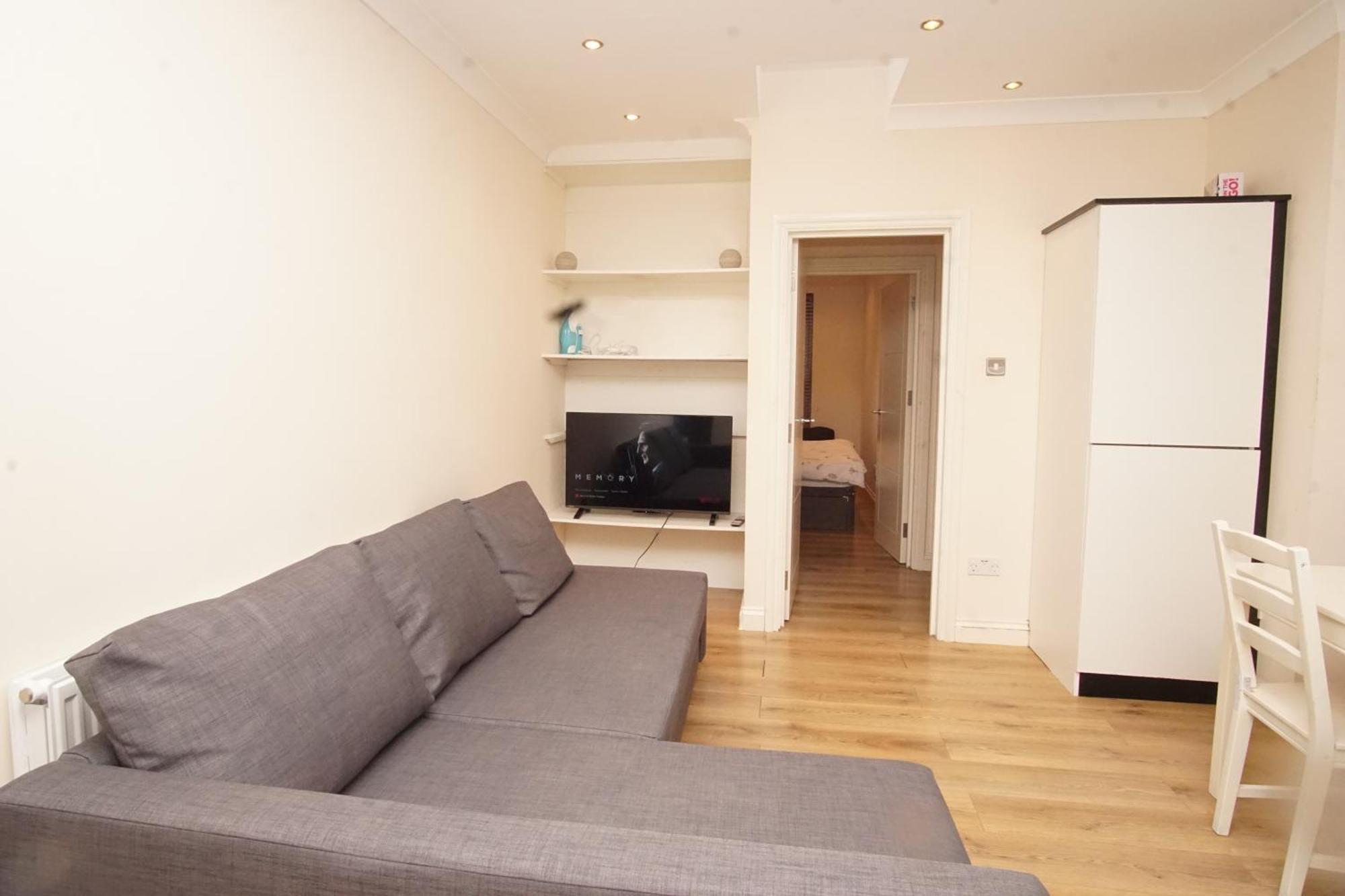 Apartment Evergreen Apartments- Flat 2 *
