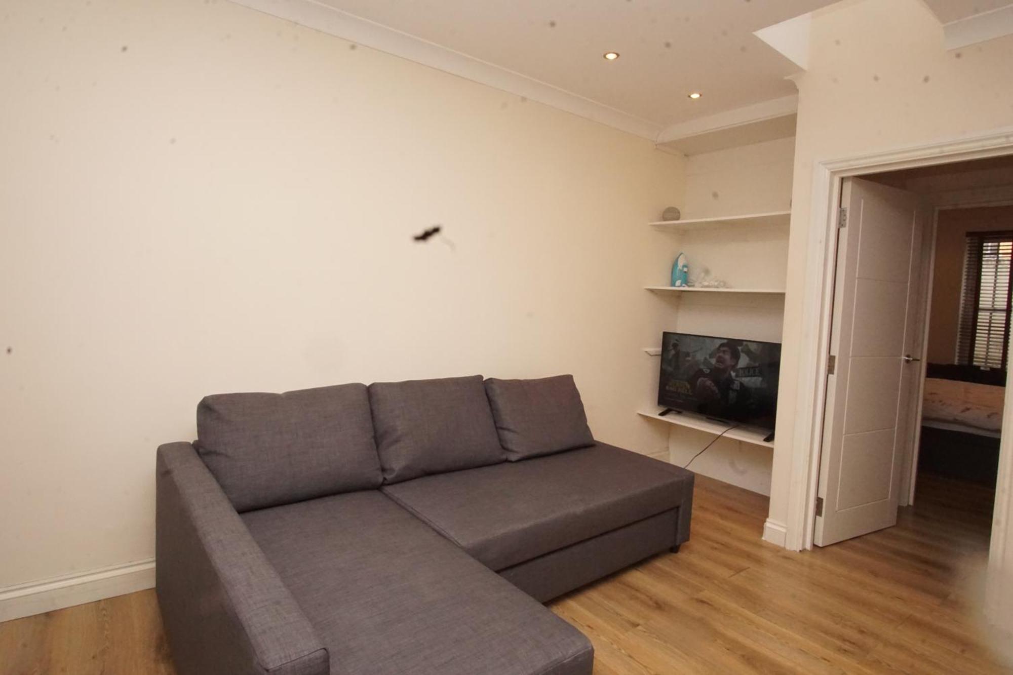 Evergreen Apartments- Flat 2 Apartment London
