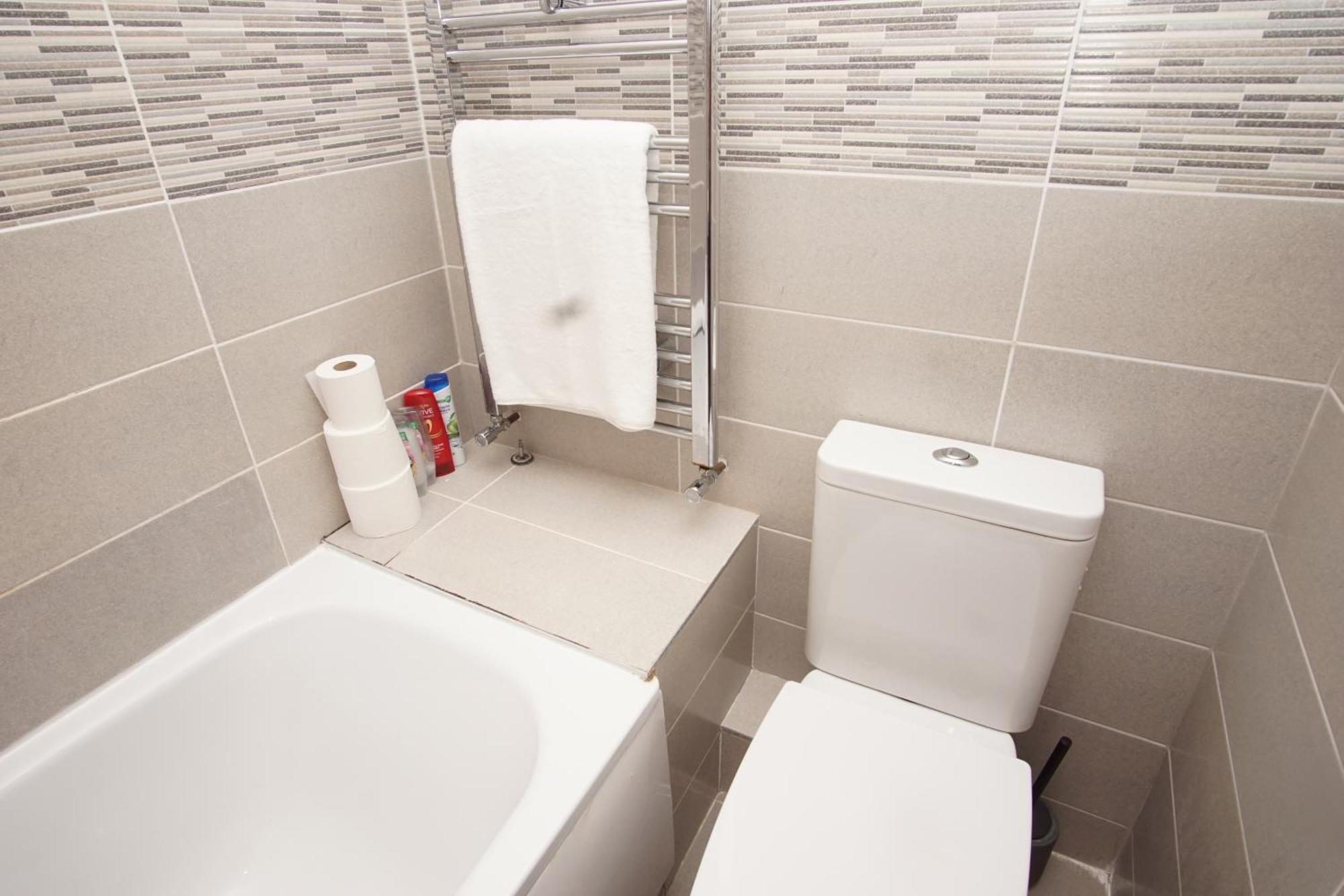 Apartment Evergreen Apartments- Flat 2 London