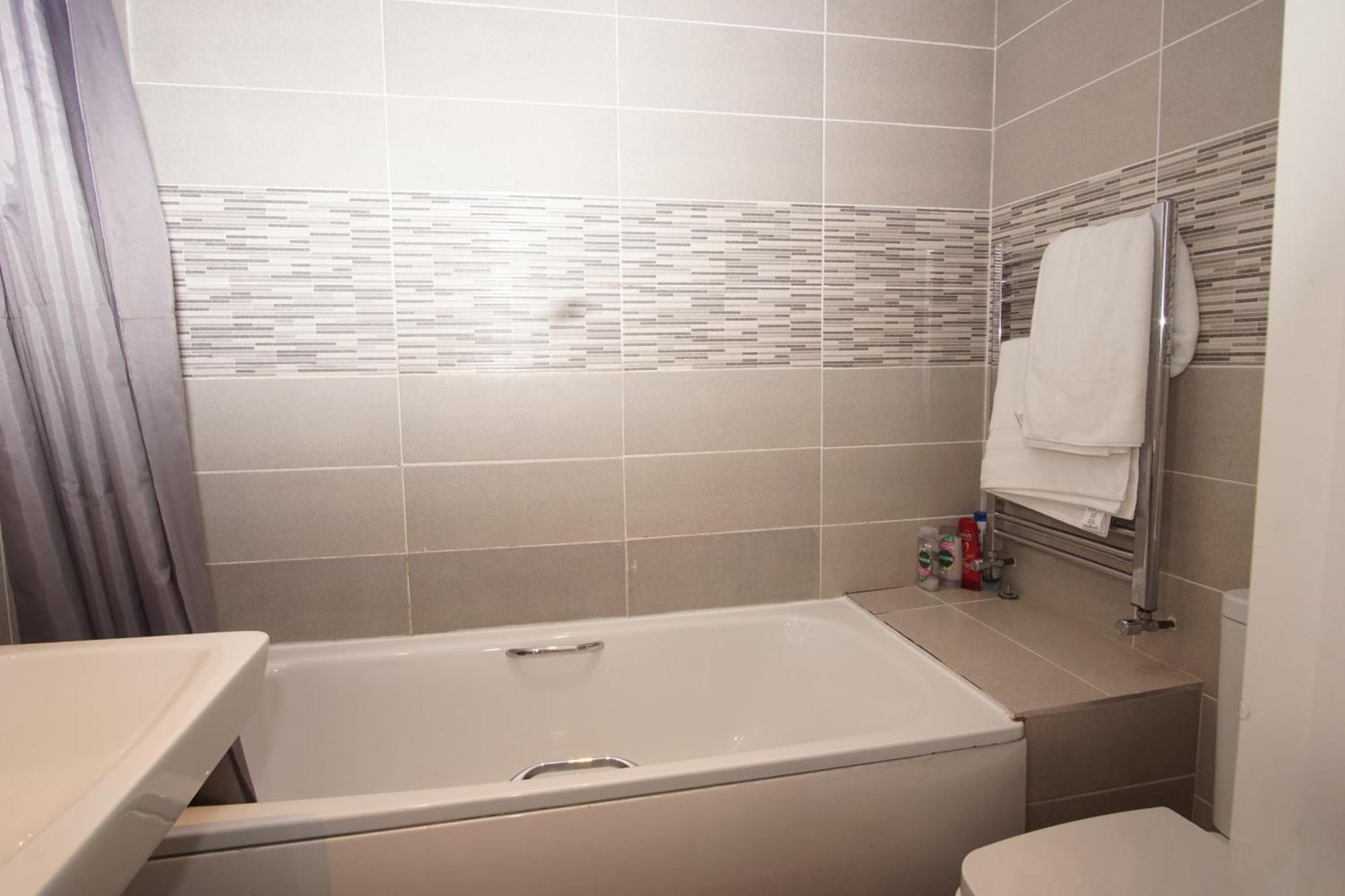 Evergreen Apartments- Flat 2 London