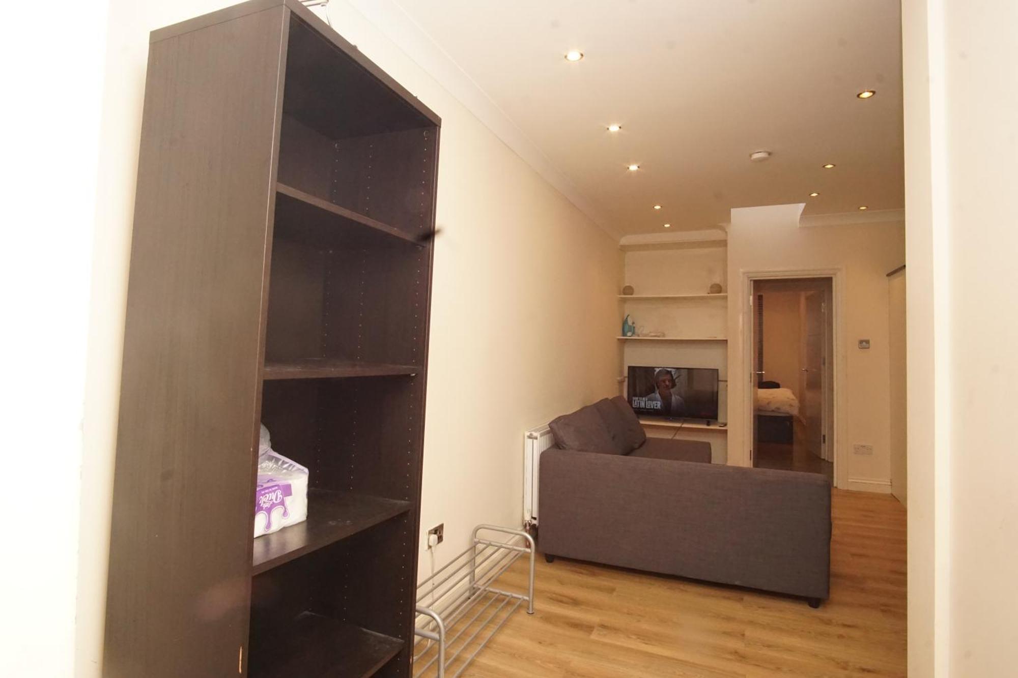 Evergreen Apartments- Flat 2 Apartment