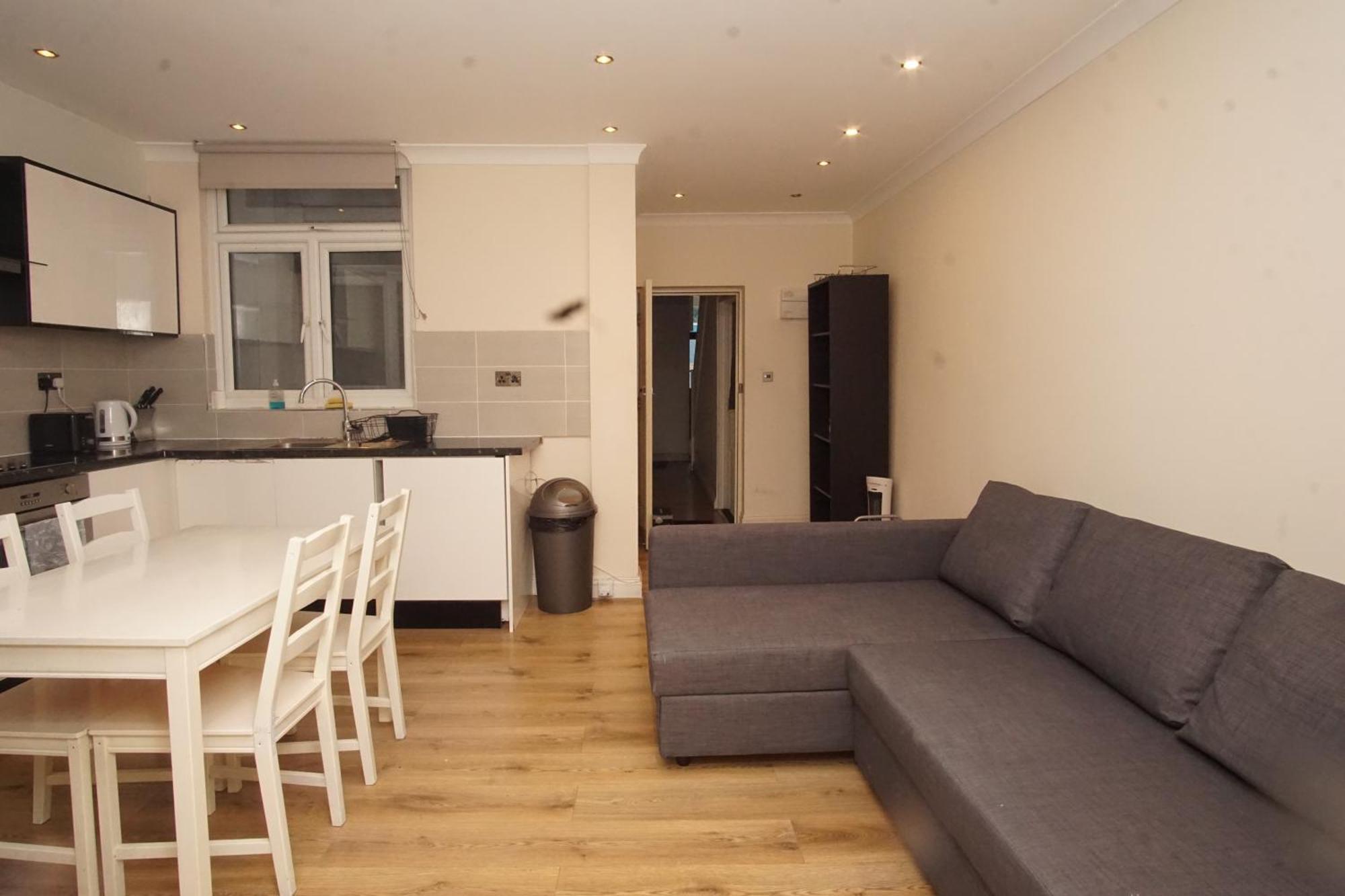 Apartment Evergreen Apartments- Flat 2 *