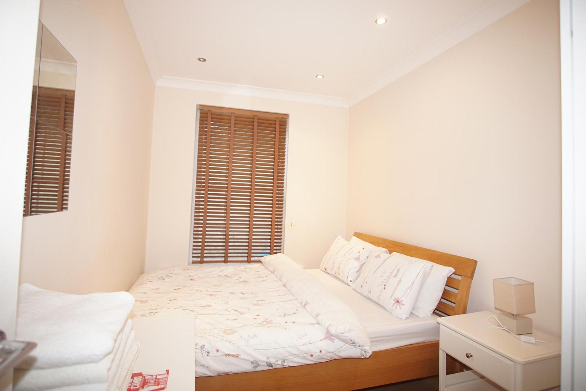Evergreen Apartments- Flat 2 Apartment *