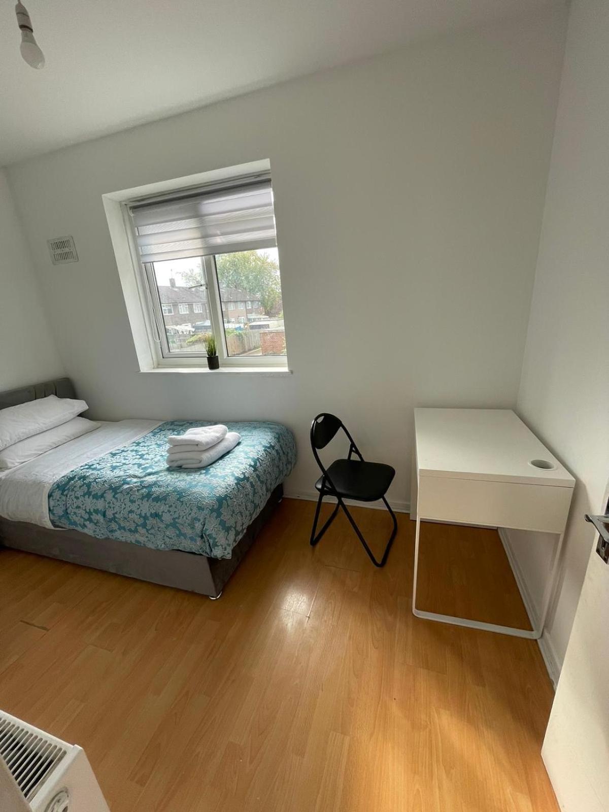 Lovely Spacious 3 Bedroom House With Sofa Bed, 30 Minutes From * Londres