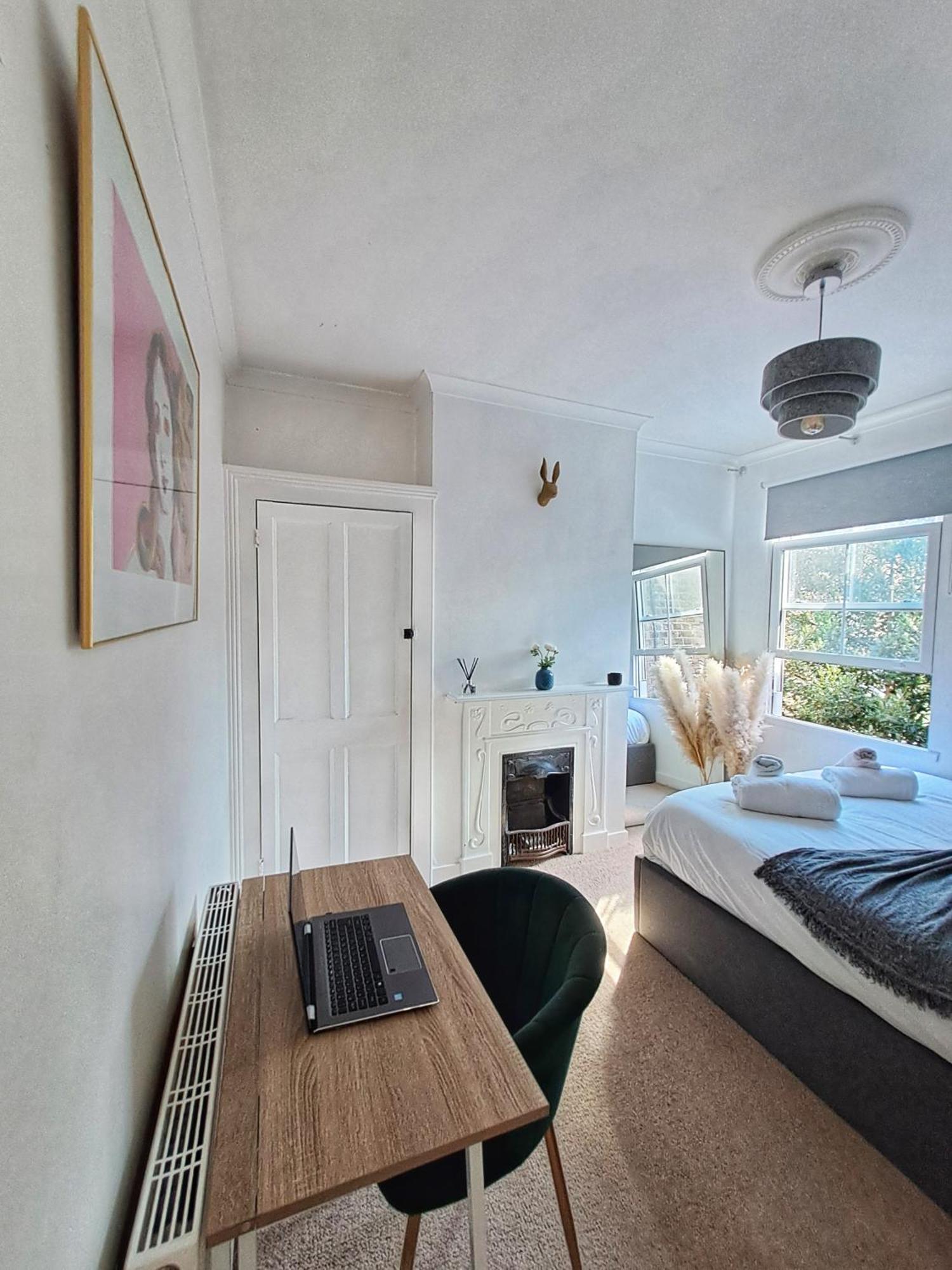 Elephant & Castle 2 Bed Hammock Hangout * London