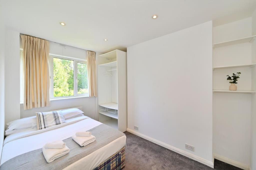 3-bedroom With Parking In Maida Vale Londen