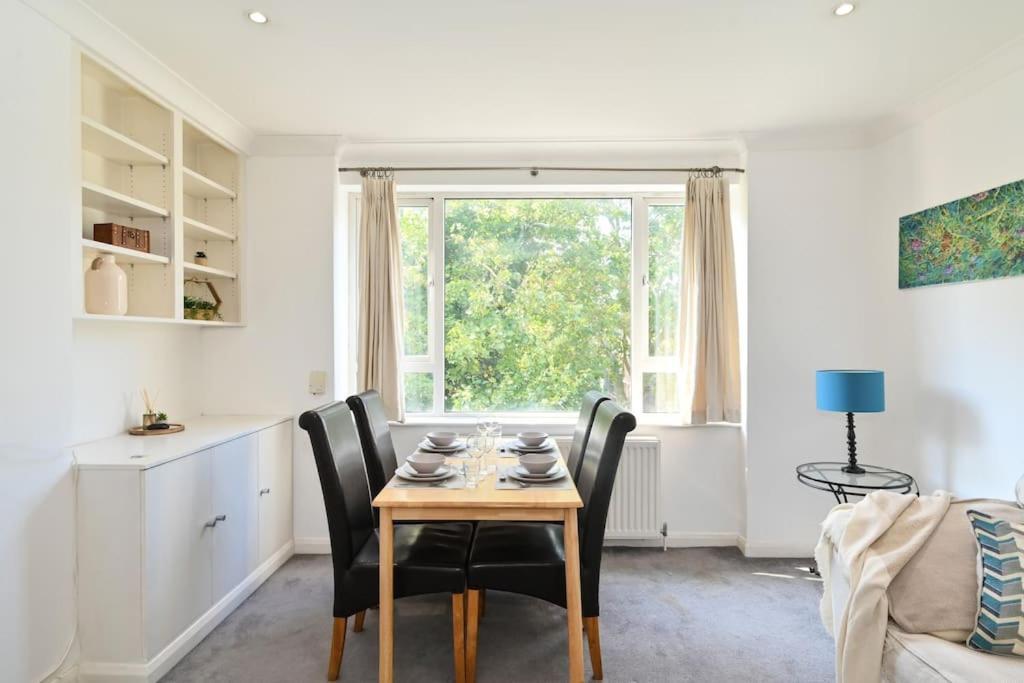 3-bedroom With Parking In Maida Vale Apartamento