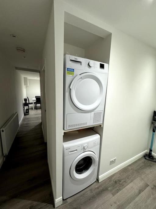 Great 3 Bedrooms Flat In Clapham London