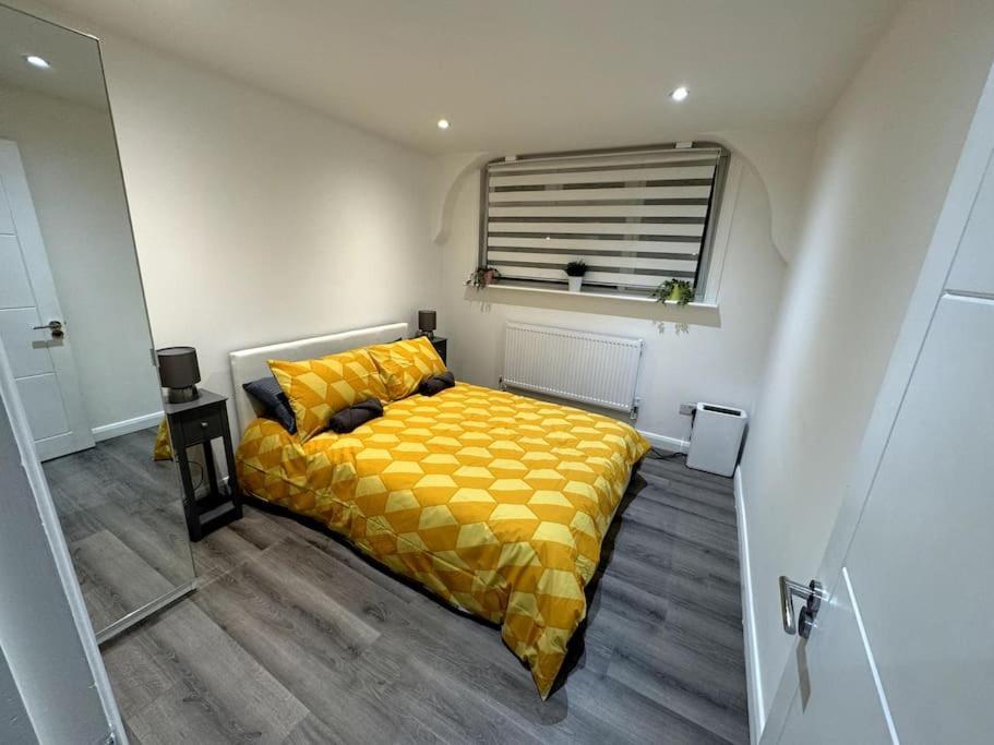 Great 3 Bedrooms Flat In Clapham