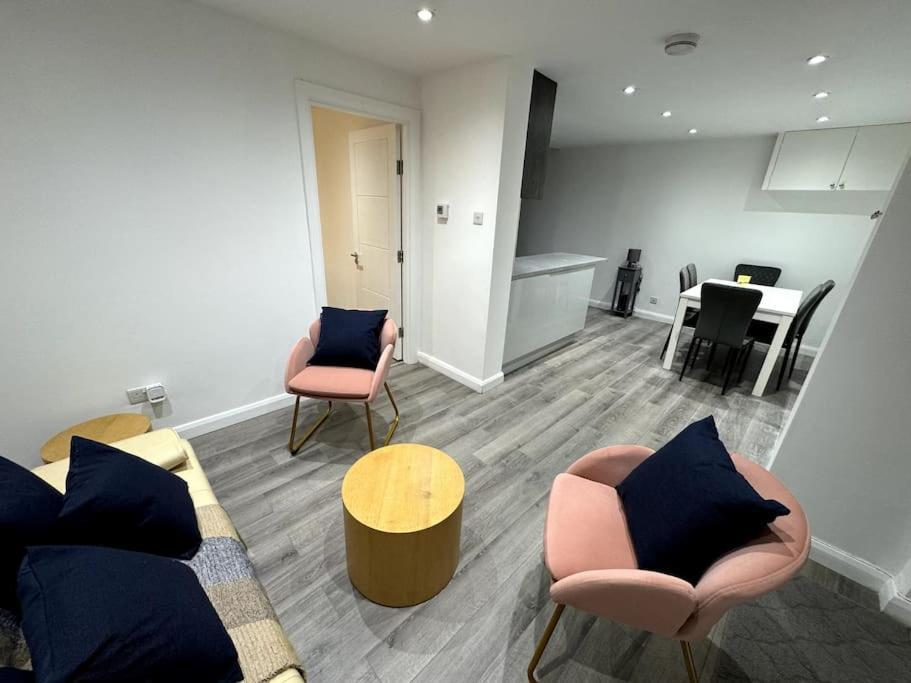 Great 3 Bedrooms Flat In Clapham Apartment London
