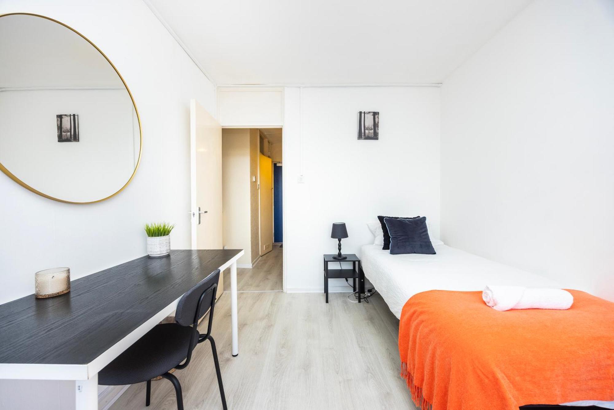 Business 2 Beds - Poplar - 2 Minutes From Station Apartment *