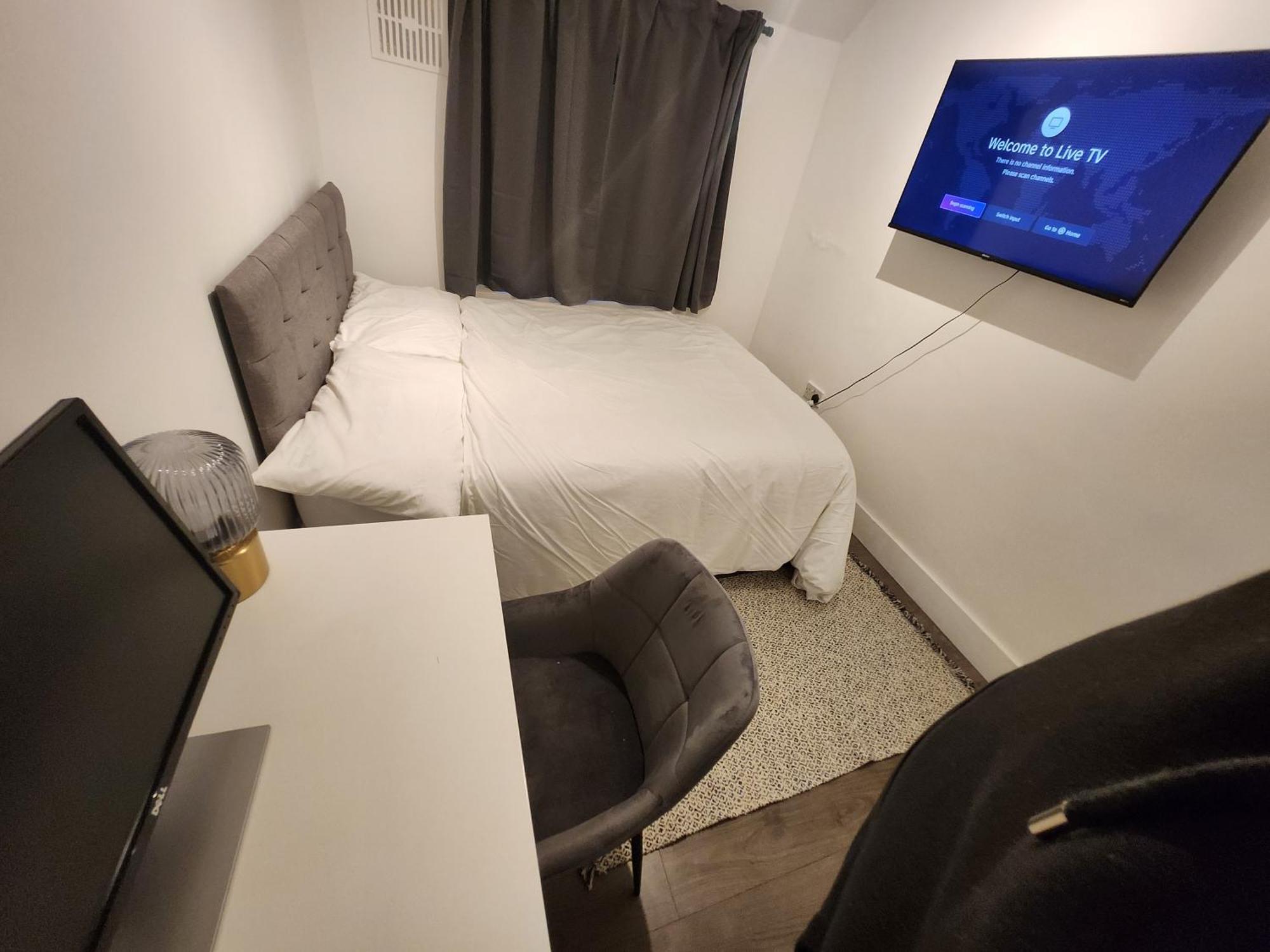Flat With Work Station, Monitor, Smart Tv & Netflix Appartement Londen
