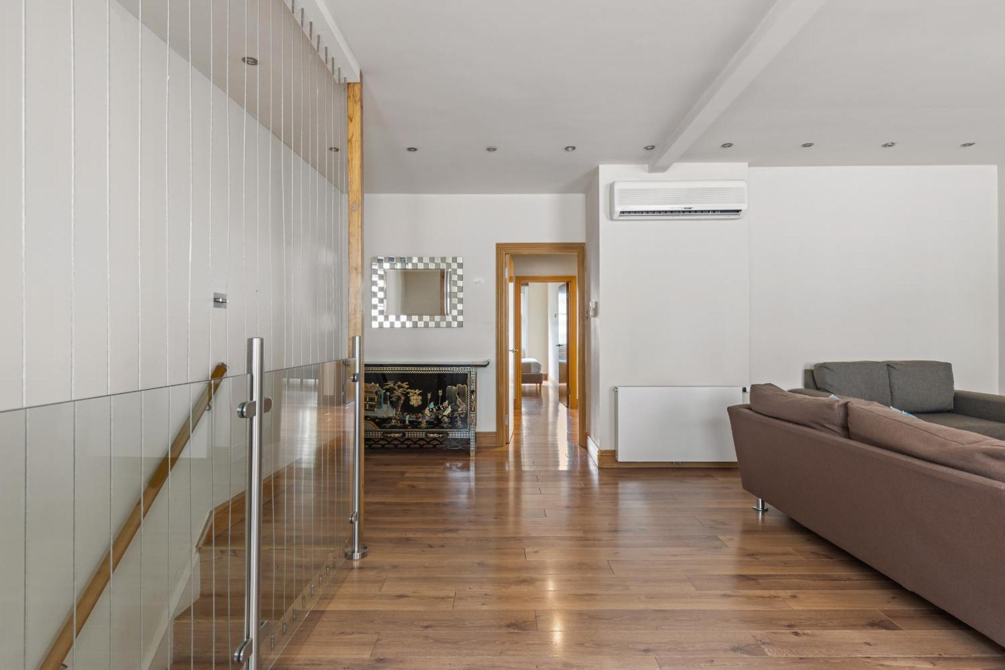 Enchanting Hideaway - La Reserve South Kensington